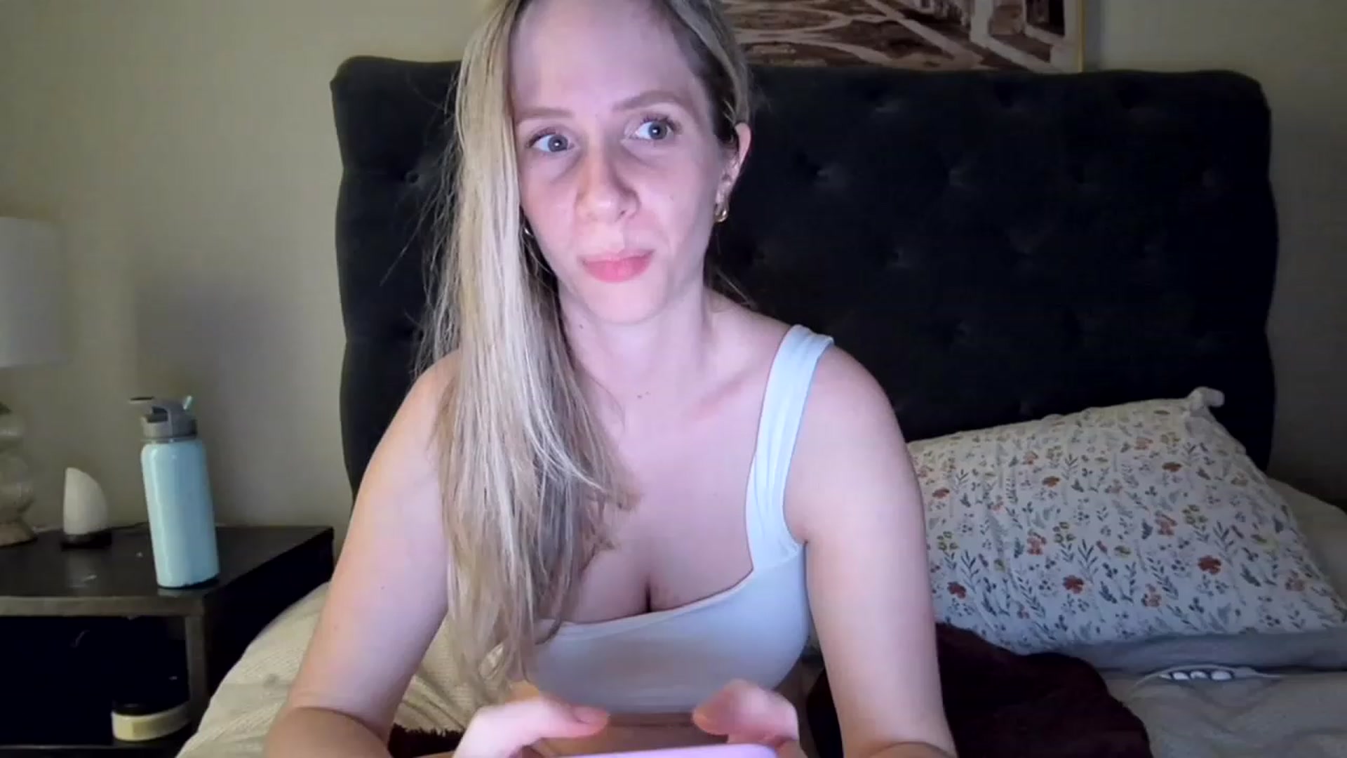 Gallery image thumbnail from Lucylux1's myfreecams stream on, 04/25/2023, 03:41 image 16 of 20