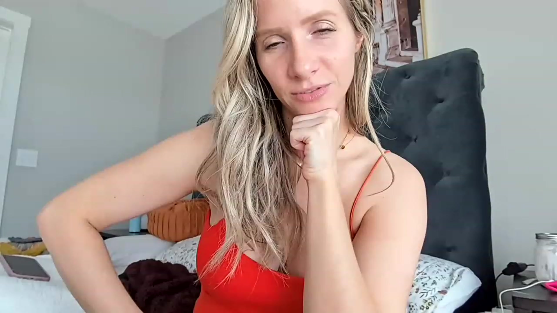 Gallery image thumbnail from Lucylux1's myfreecams stream on, 05/05/2023, 17:22 image 19 of 20