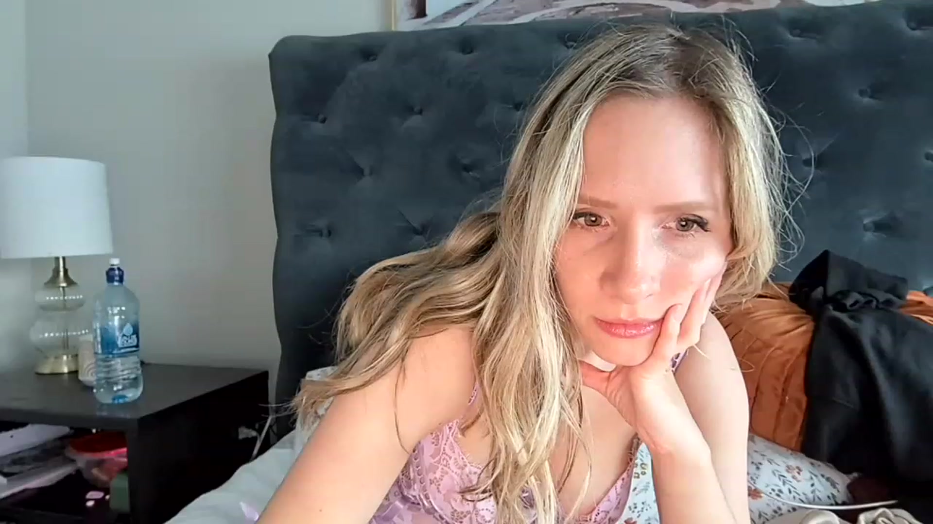 Gallery image thumbnail from Lucylux1's myfreecams stream on, 05/10/2023, 03:02 image 12 of 20
