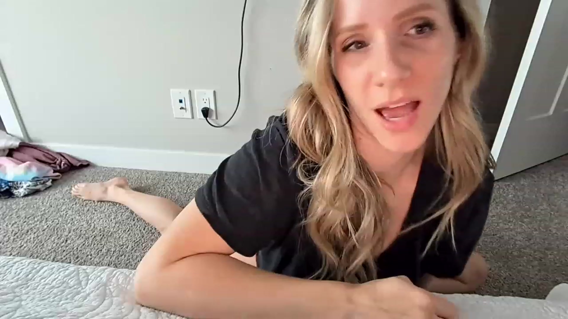 Gallery image thumbnail from Lucylux1's myfreecams stream on, 05/10/2023, 03:02 image 5 of 20