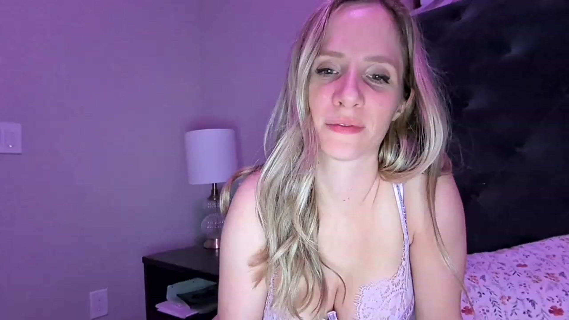 Gallery image thumbnail from Lucylux1's myfreecams stream on, 05/10/2023, 04:16 image 16 of 20