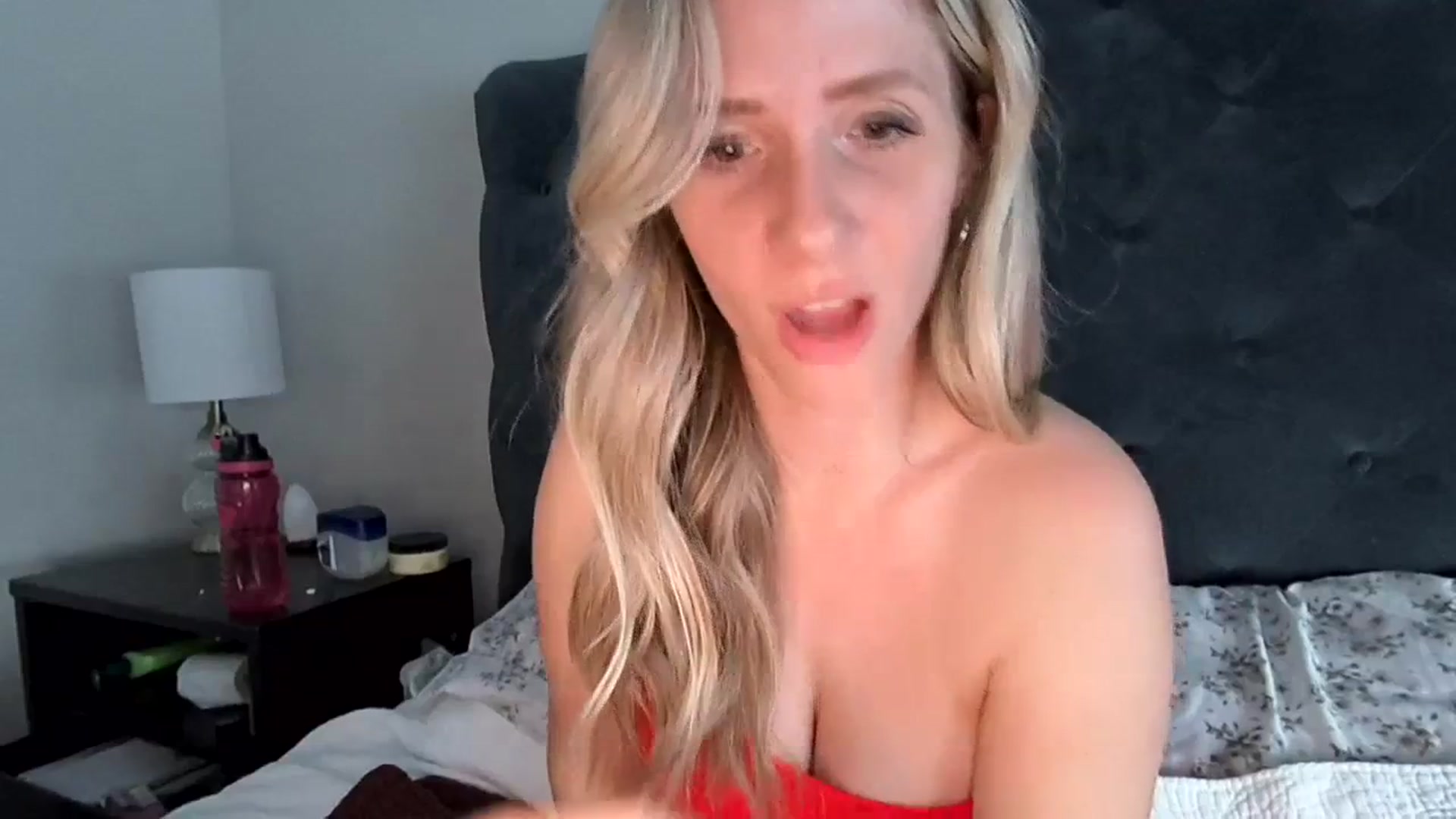 Gallery image thumbnail from Lucylux1's myfreecams stream on, 06/14/2023, 03:40 image 14 of 20