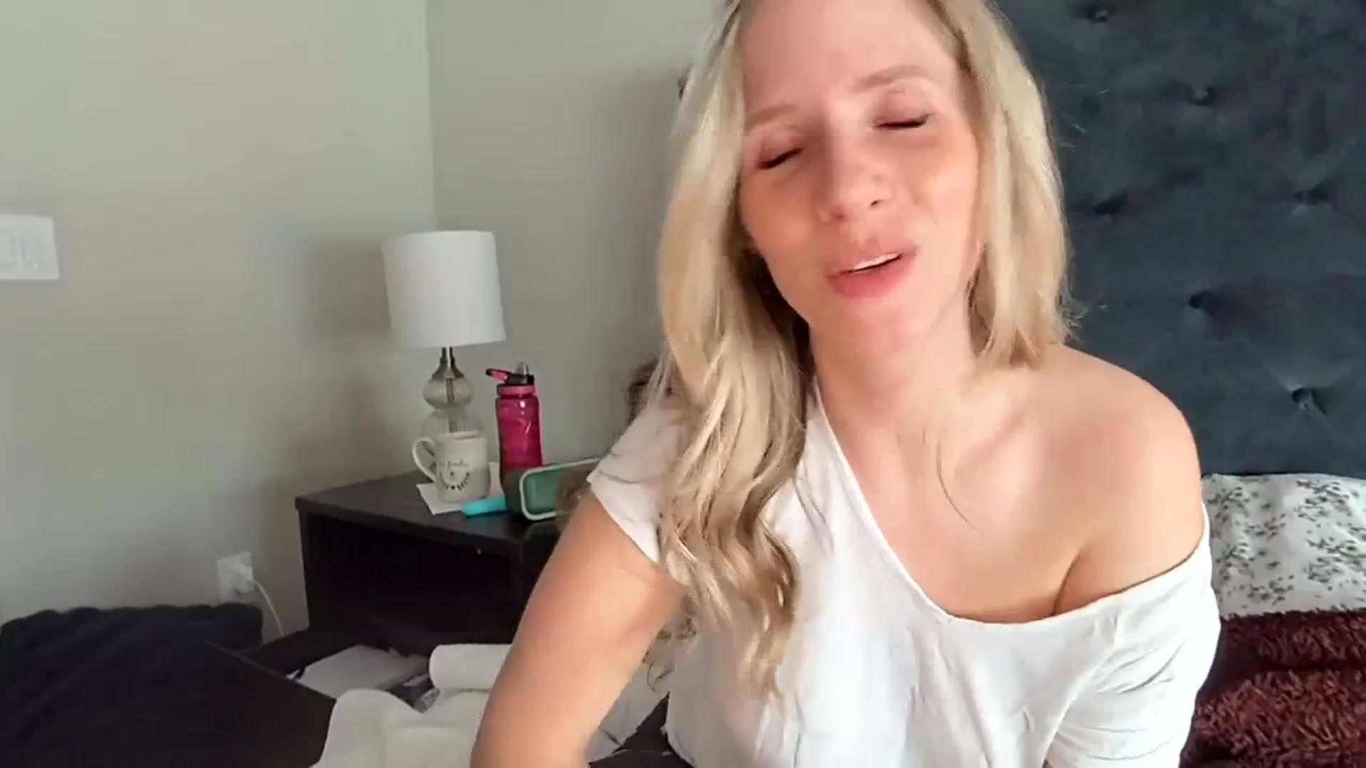 Gallery image thumbnail from Lucylux1's myfreecams stream on, 06/20/2023, 02:23 image 2 of 20