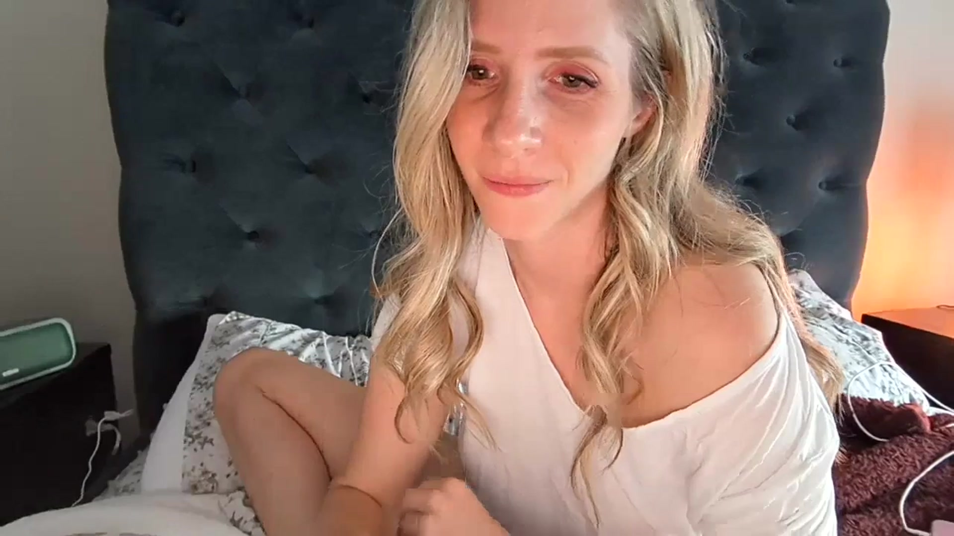 Gallery image thumbnail from Lucylux1's myfreecams stream on, 06/20/2023, 03:28 image 10 of 20