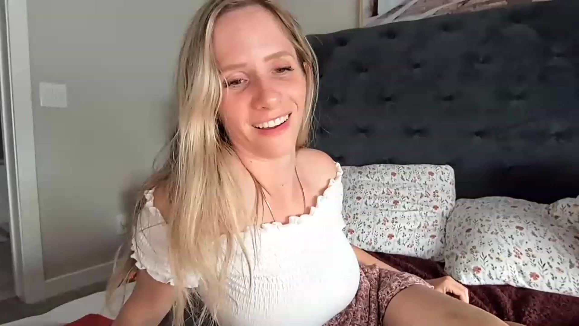 Gallery image thumbnail from Lucylux1's myfreecams stream on, 06/26/2023, 02:30 image 5 of 20