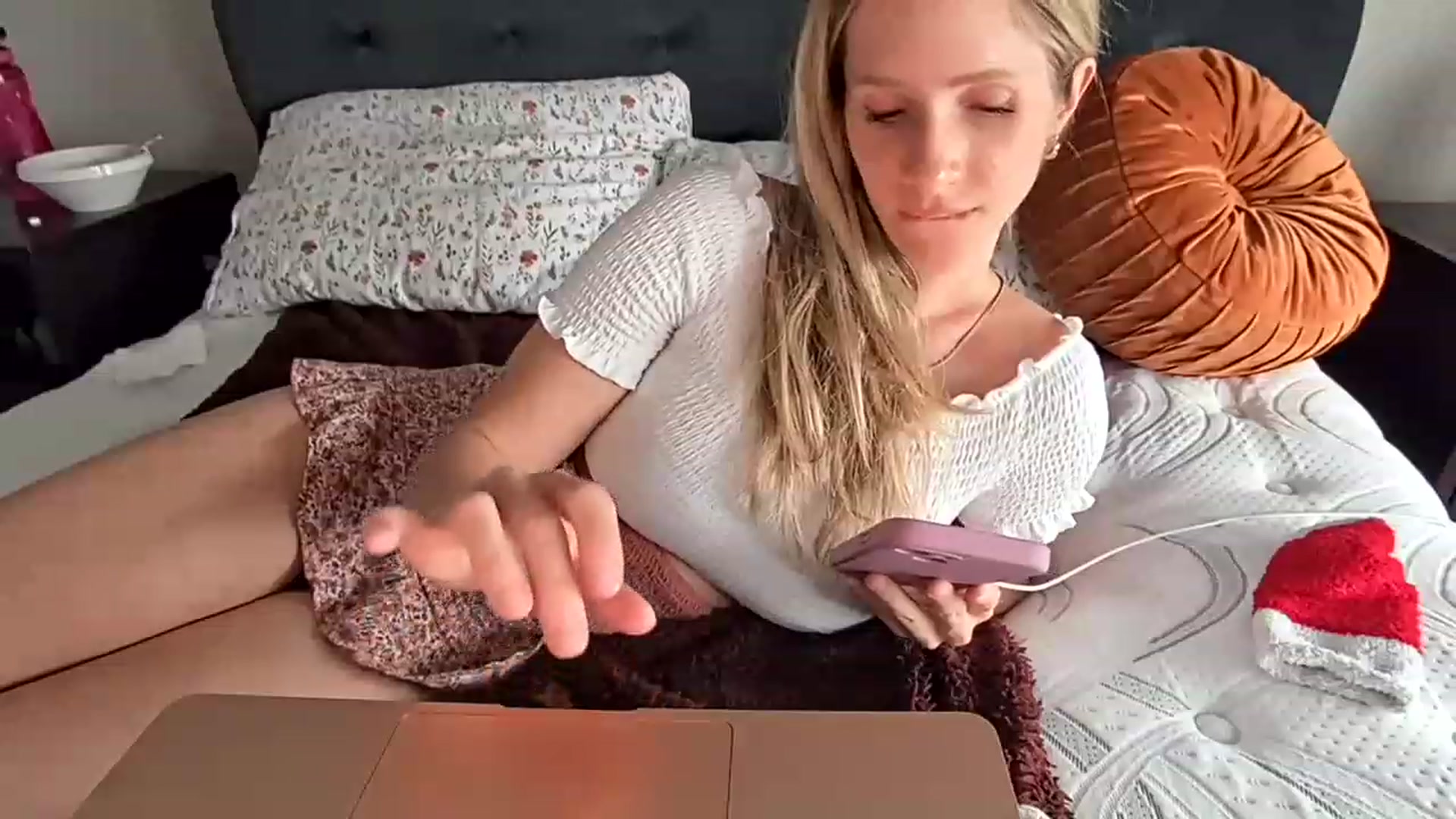 Gallery image thumbnail from Lucylux1's myfreecams stream on, 06/26/2023, 02:30 image 19 of 20