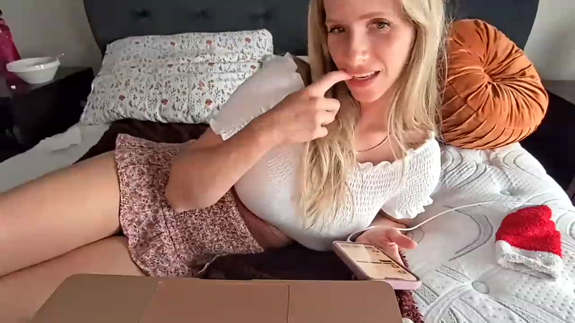 Gallery image thumbnail from Lucylux1's myfreecams stream on, 06/26/2023, 02:30 image 18 of 20