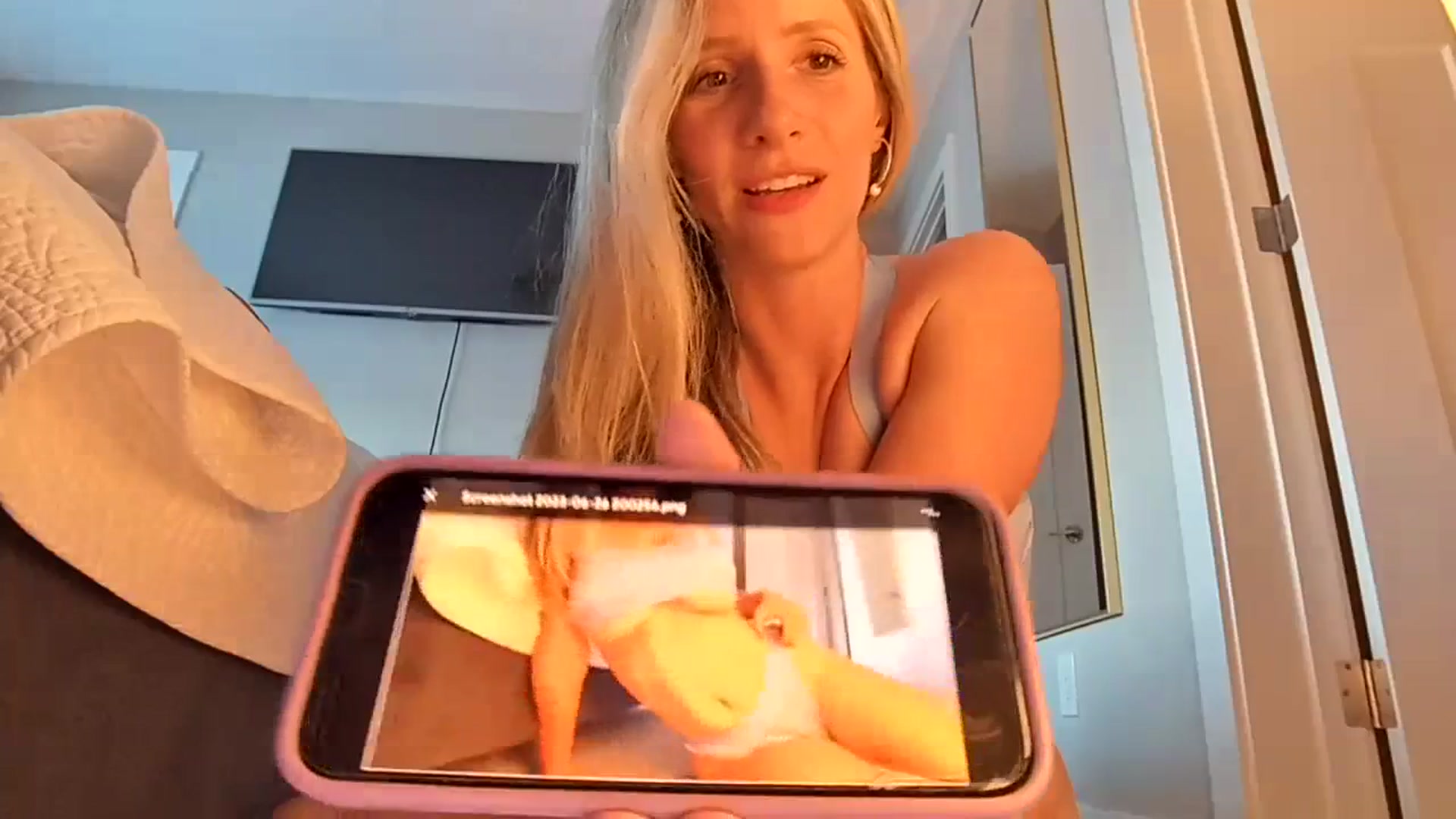Gallery image thumbnail from Lucylux1's myfreecams stream on, 06/27/2023, 03:10 image 18 of 20
