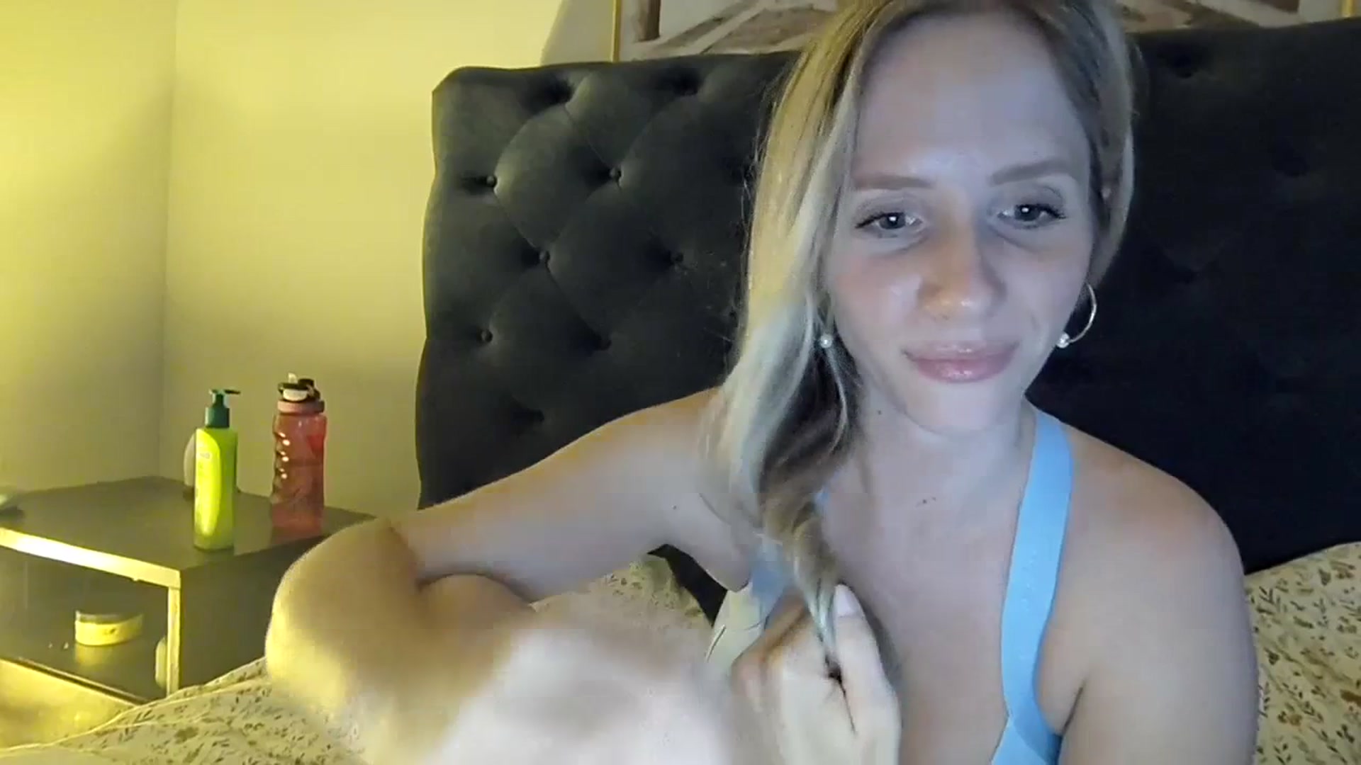 Gallery image thumbnail from Lucylux1's myfreecams stream on, 06/27/2023, 04:16 image 19 of 20