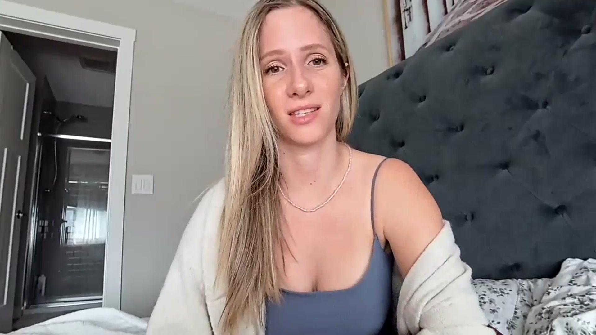 Gallery image thumbnail from Lucylux1's myfreecams stream on, 07/06/2023, 17:35 image 8 of 20