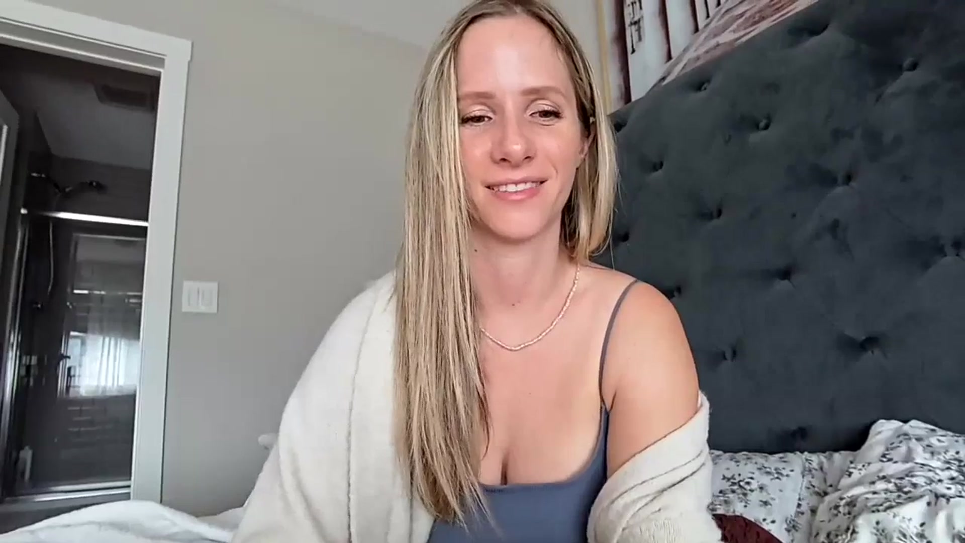 Gallery image thumbnail from Lucylux1's myfreecams stream on, 07/06/2023, 17:35 image 10 of 20