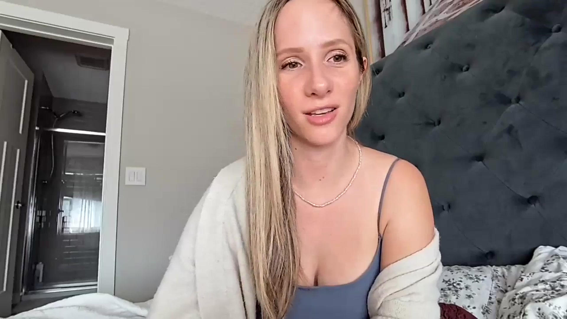 Gallery image thumbnail from Lucylux1's myfreecams stream on, 07/06/2023, 17:35 image 7 of 20