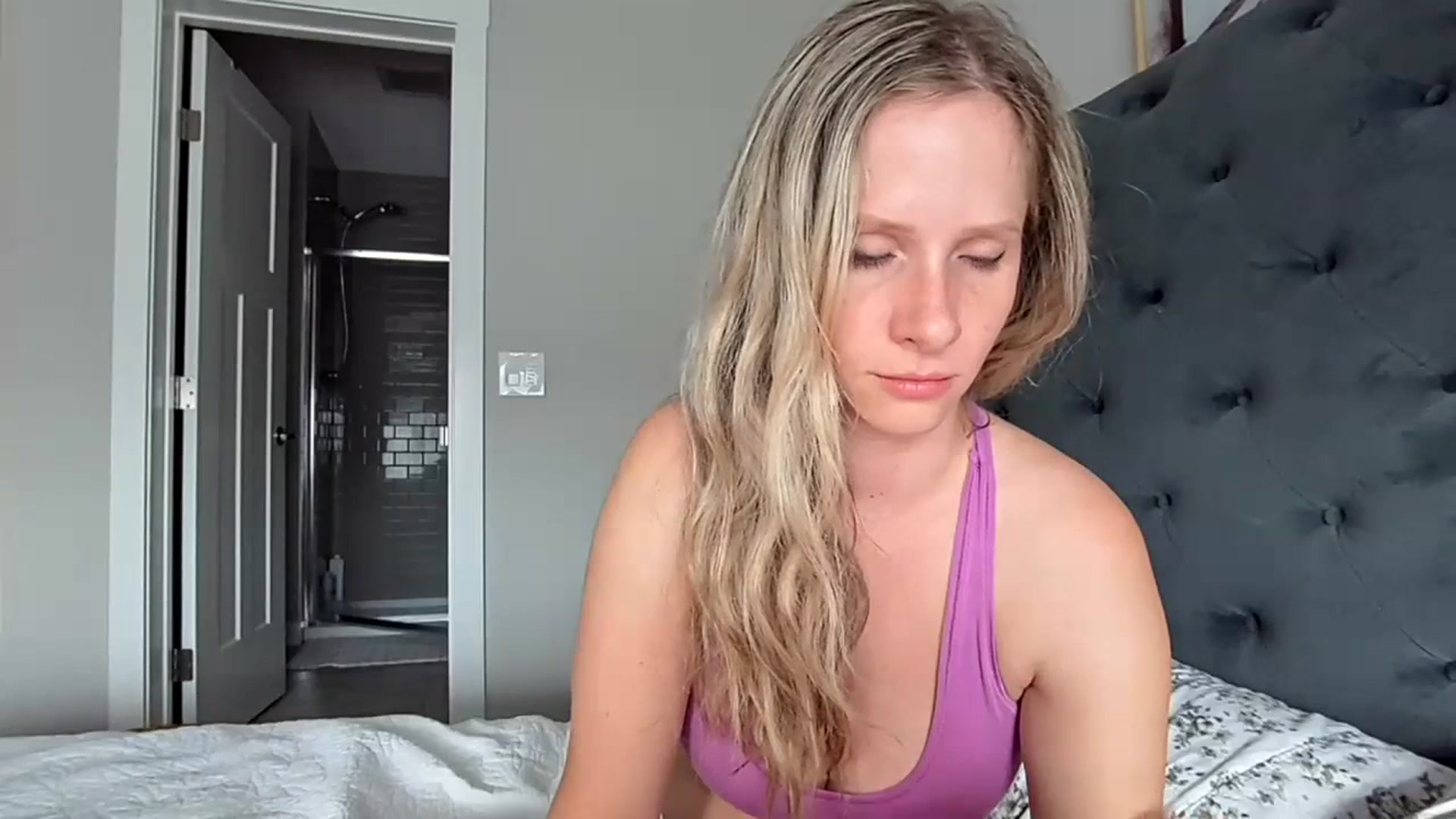 Gallery image thumbnail from Lucylux1's myfreecams stream on, 07/10/2023, 02:16 image 4 of 20