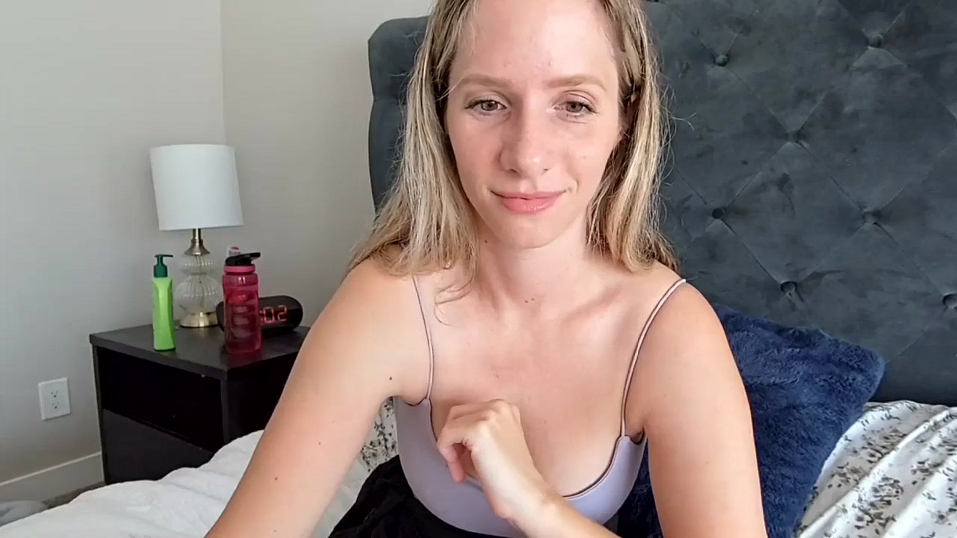 Gallery image thumbnail from Lucylux1's myfreecams stream on, 07/10/2023, 18:14 image 5 of 20