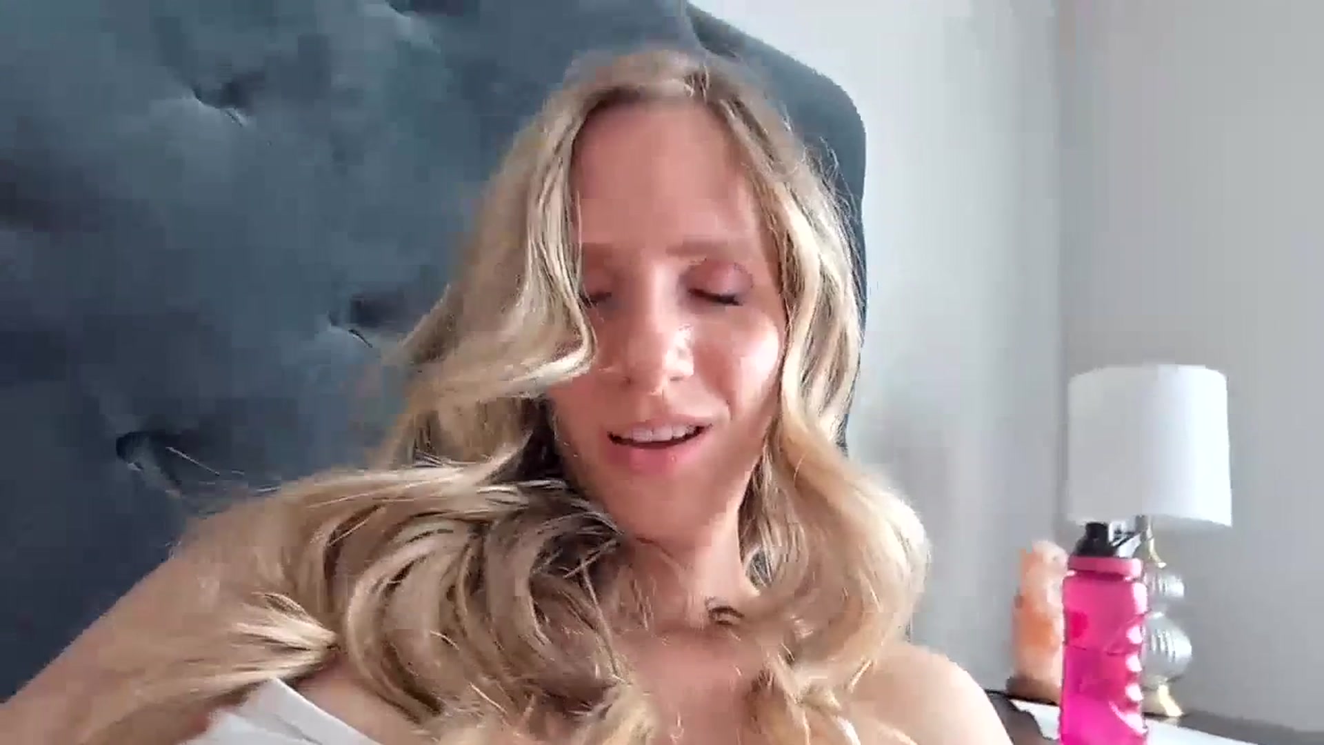 Gallery image thumbnail from Lucylux1's myfreecams stream on, 07/19/2023, 02:22 image 17 of 20