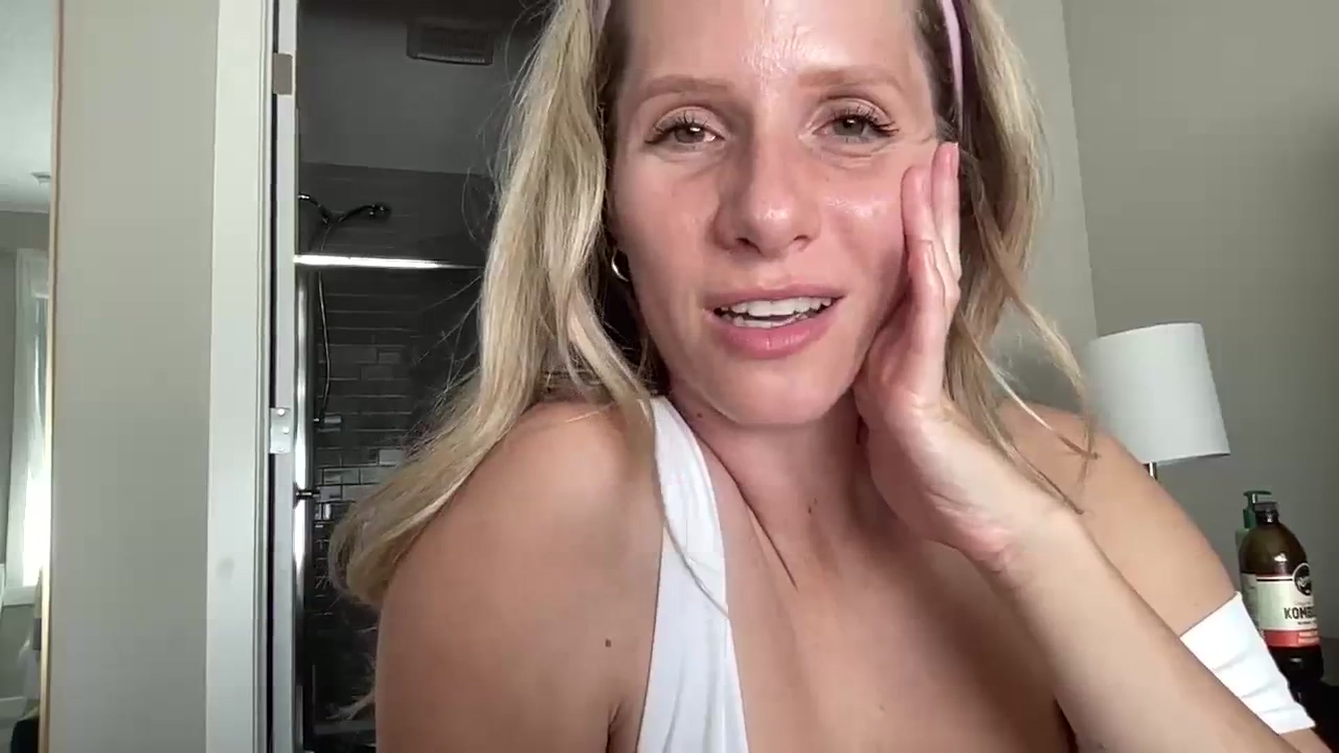 Gallery image thumbnail from Lucylux1's myfreecams stream on, 08/14/2023, 20:00 image 17 of 20