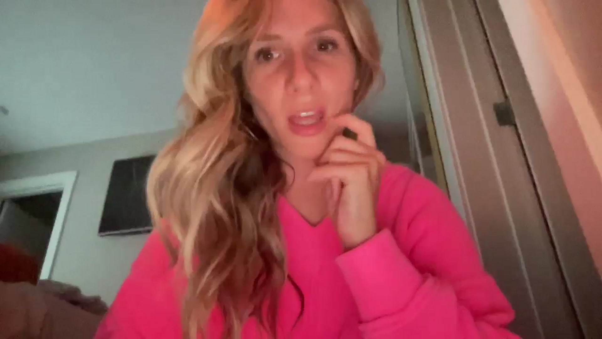 Gallery image thumbnail from Lucylux1's myfreecams stream on, 08/22/2023, 01:57 image 15 of 20