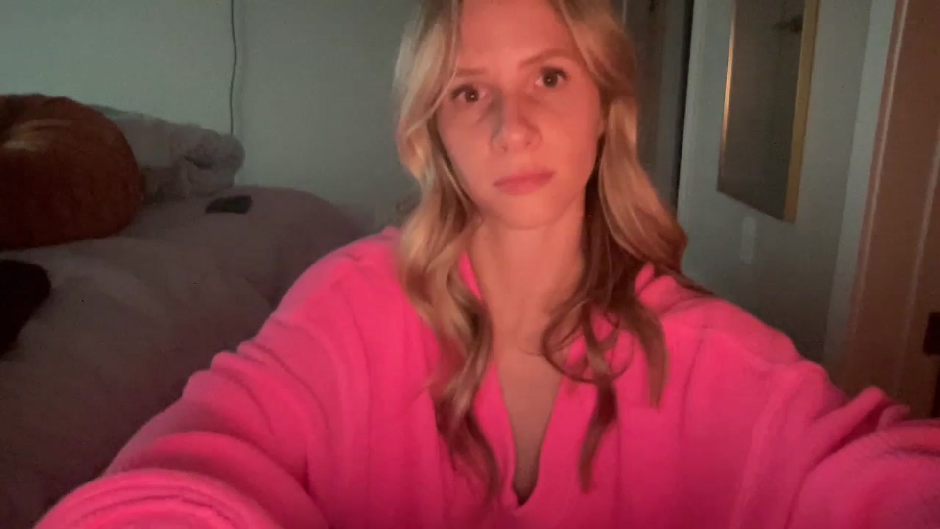 Gallery image thumbnail from Lucylux1's myfreecams stream on, 08/22/2023, 01:57 image 16 of 20