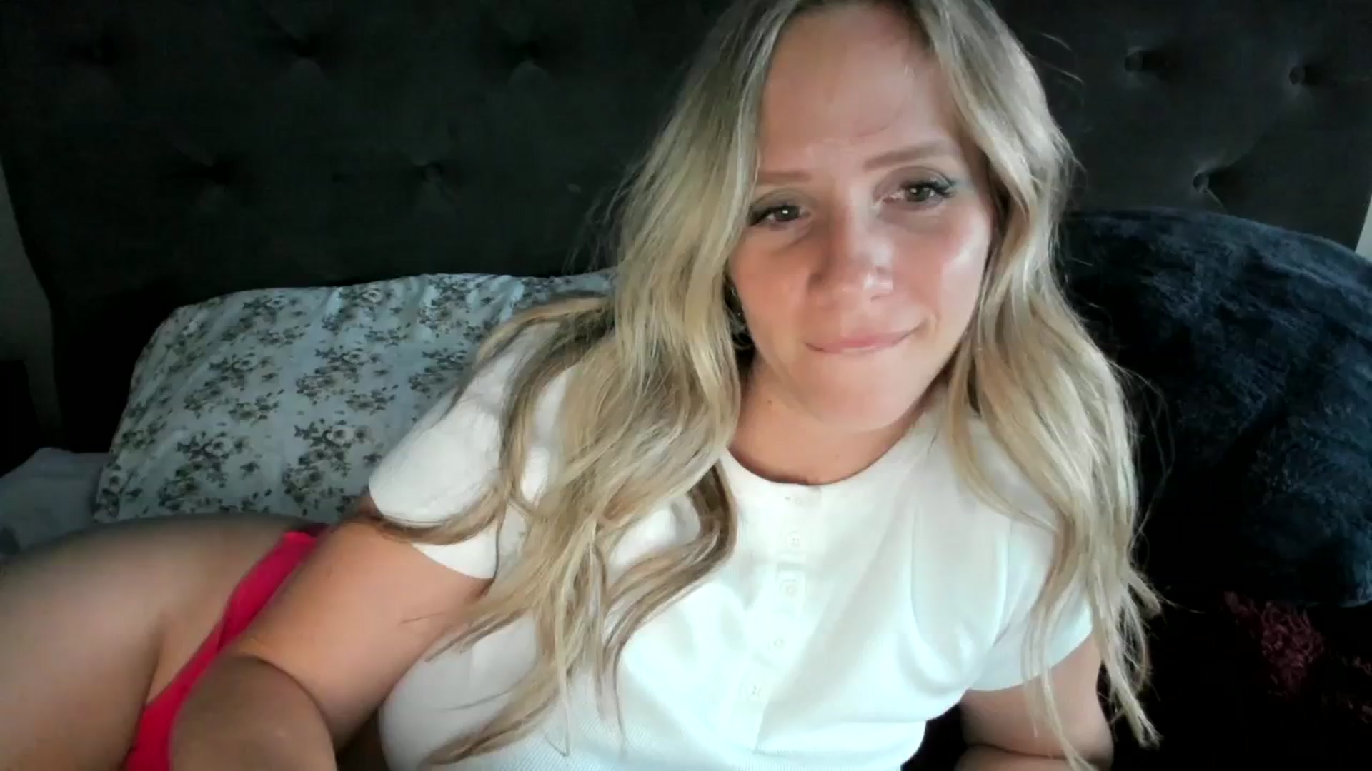 Gallery image thumbnail from Lucylux1's myfreecams stream on, 08/29/2023, 02:40 image 9 of 20