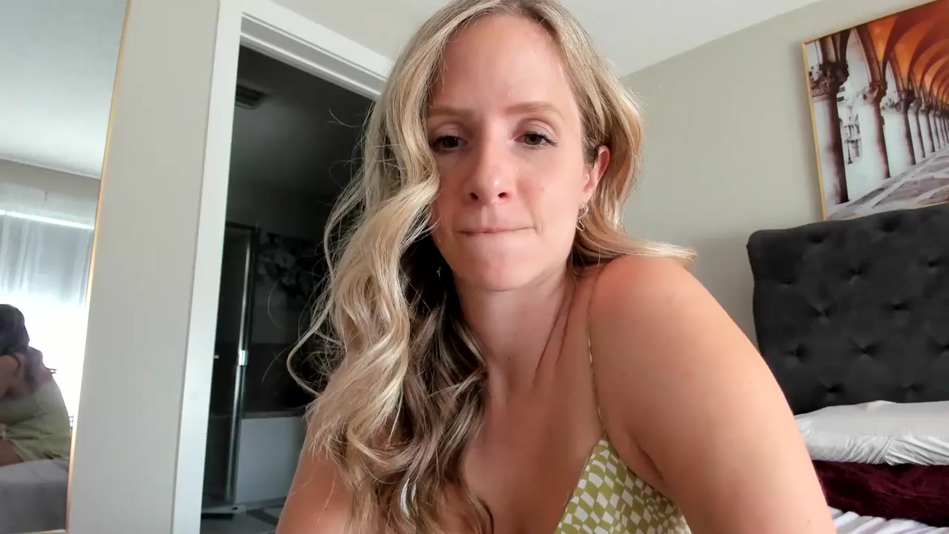 Gallery image thumbnail from Lucylux1's myfreecams stream on, 08/29/2023, 21:25 image 15 of 20