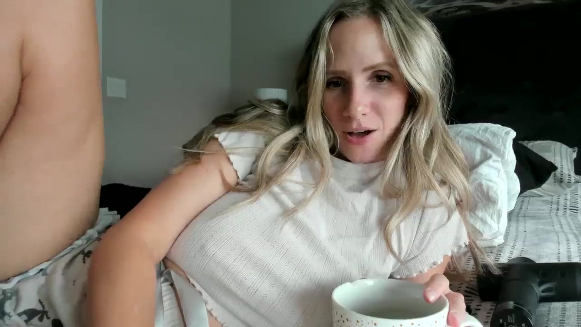 Gallery image thumbnail from Lucylux1's myfreecams stream on, 09/04/2023, 20:41 image 15 of 20