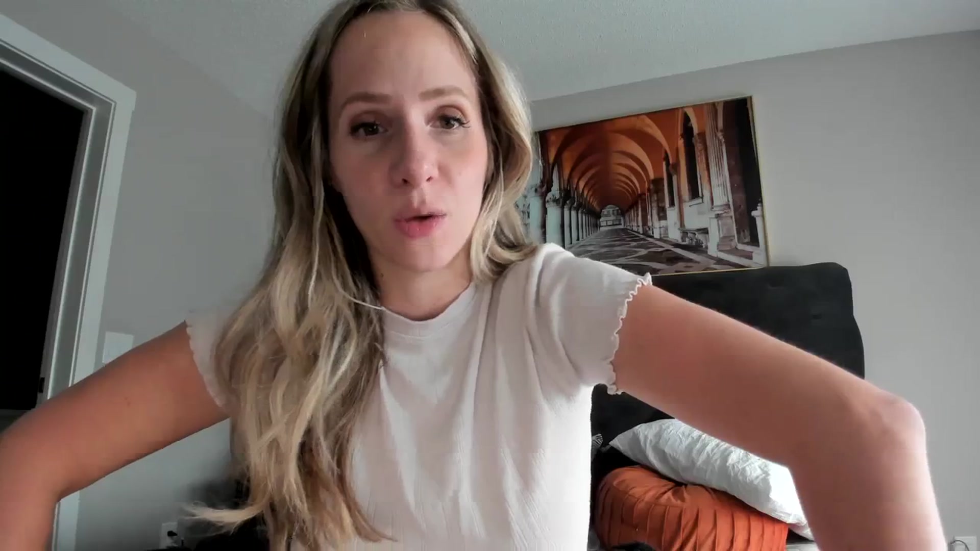 Gallery image thumbnail from Lucylux1's myfreecams stream on, 09/04/2023, 20:41 image 3 of 20