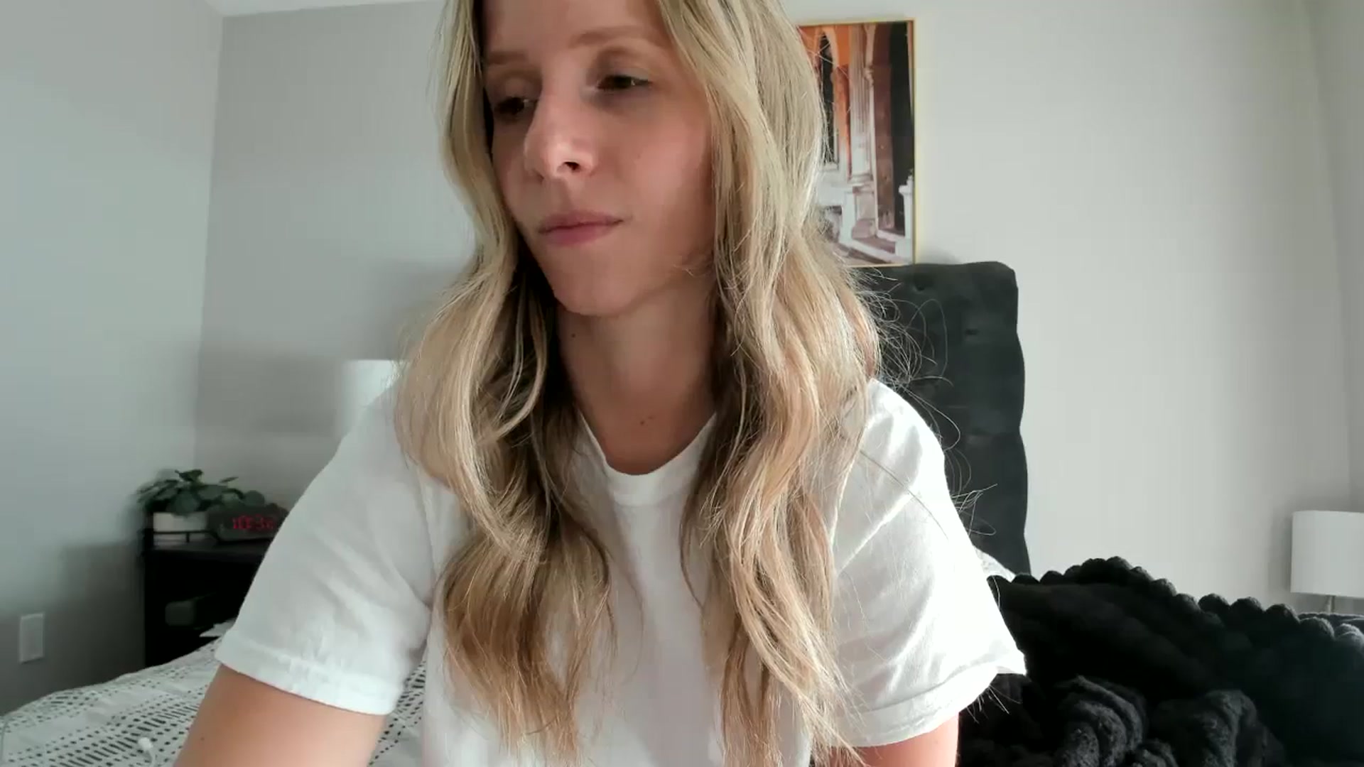 Gallery image thumbnail from Lucylux1's myfreecams stream on, 09/12/2023, 16:59 image 4 of 20