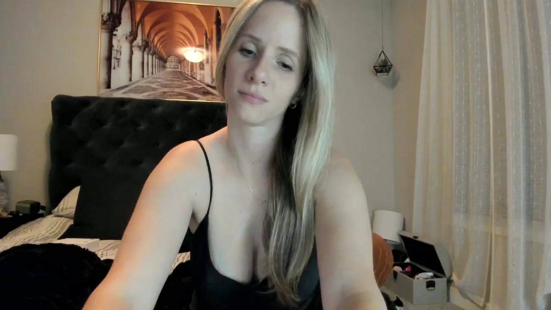Gallery image thumbnail from Lucylux1's myfreecams stream on, 10/02/2023, 02:26 image 5 of 20