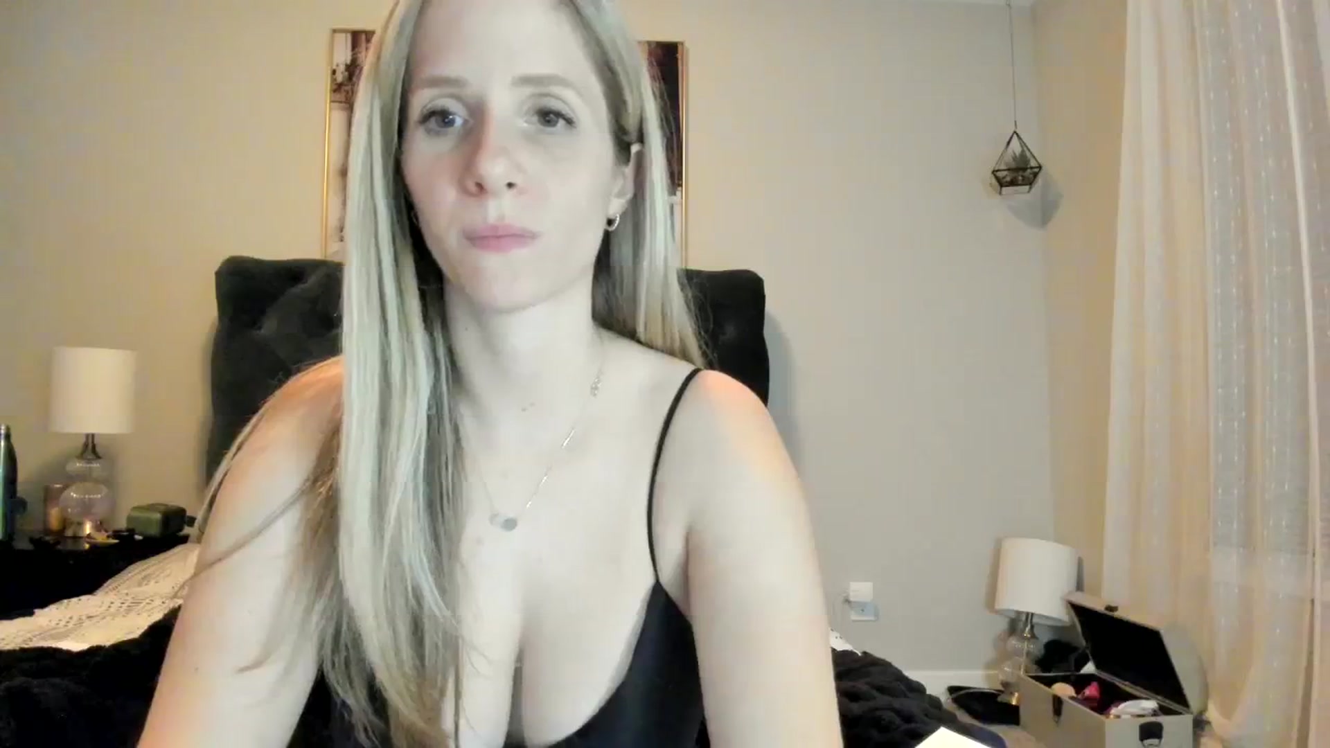 Gallery image thumbnail from Lucylux1's myfreecams stream on, 10/02/2023, 03:12 image 20 of 20