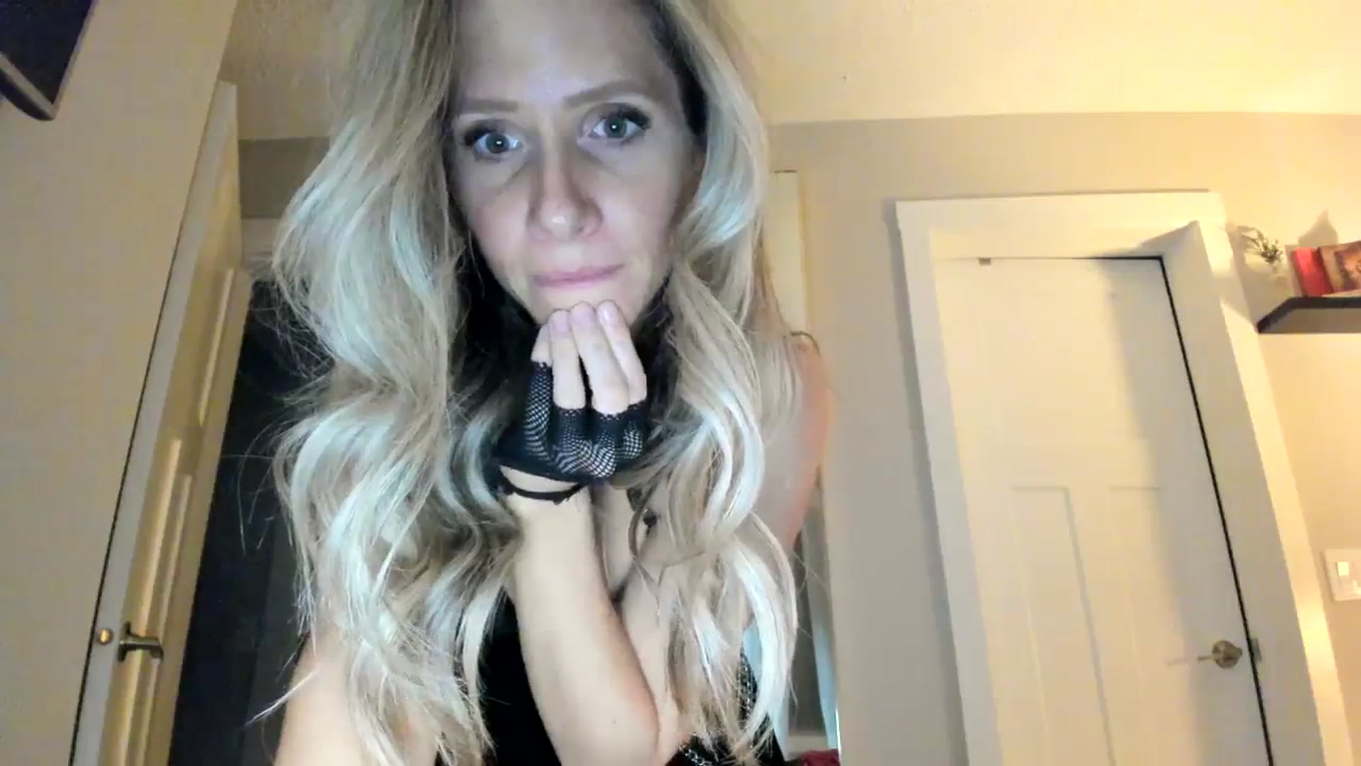 Gallery image thumbnail from Lucylux1's myfreecams stream on, 10/03/2023, 02:50 image 13 of 20