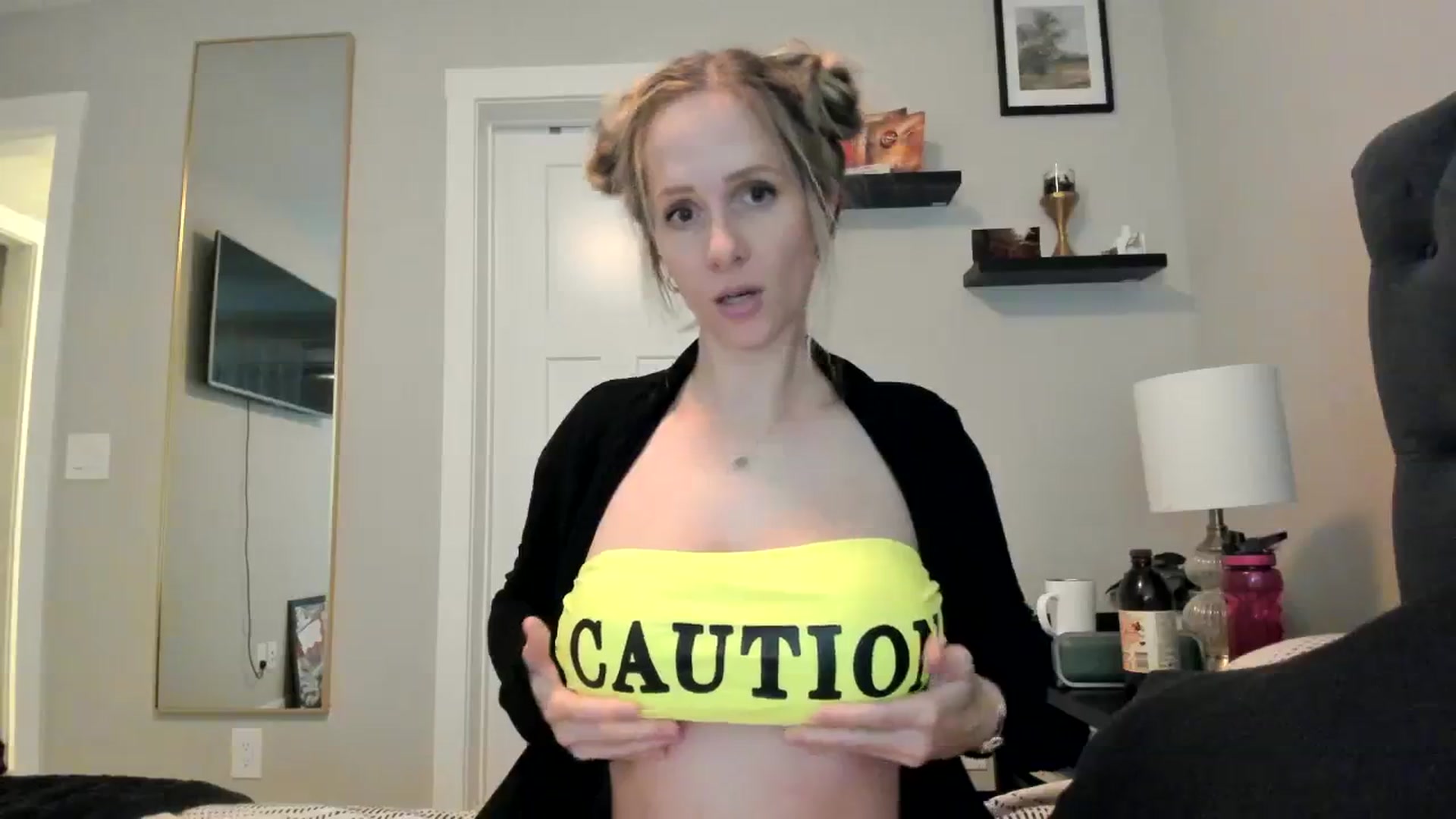 Gallery image thumbnail from Lucylux1's myfreecams stream on, 10/23/2023, 02:25 image 5 of 20