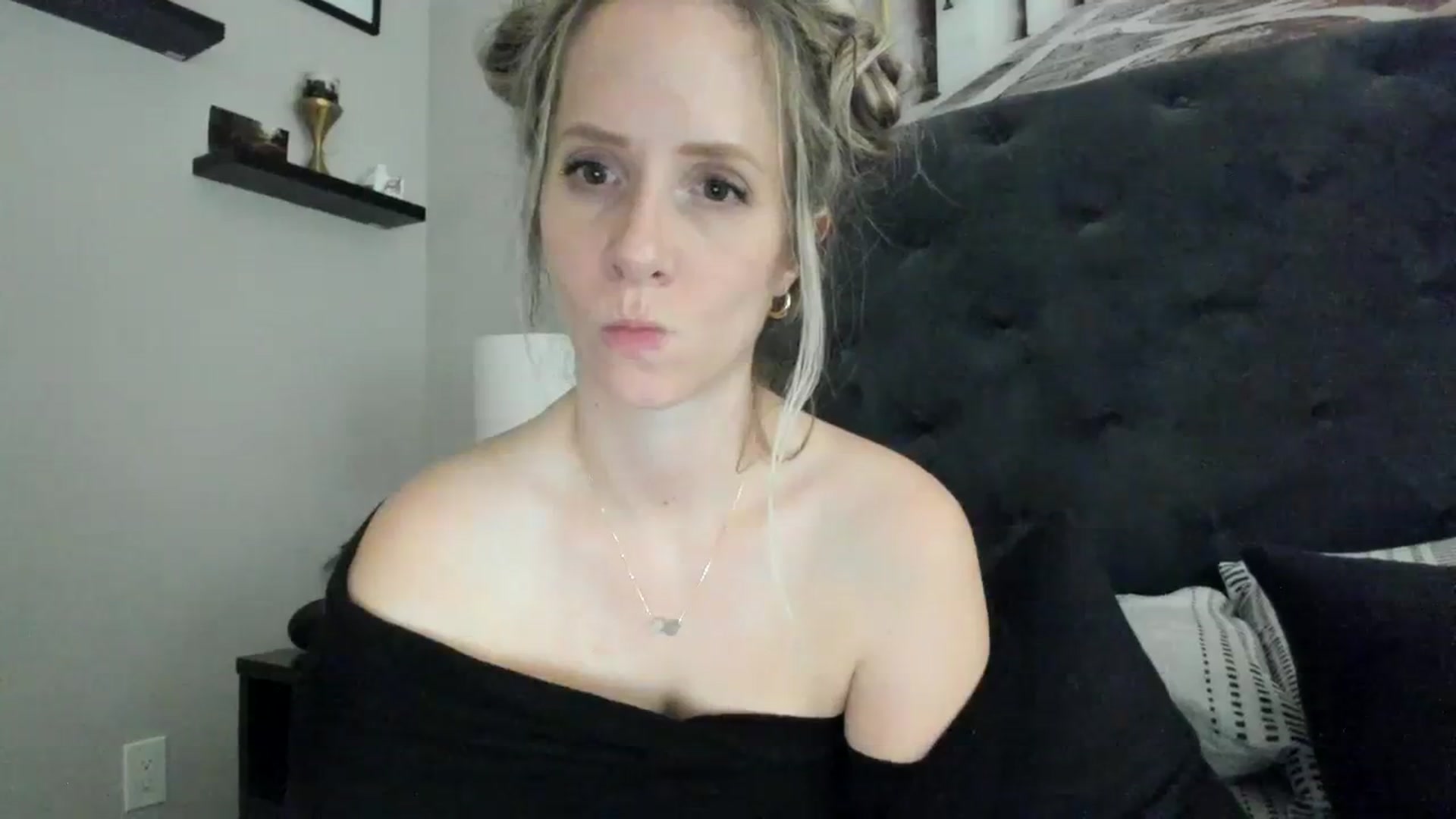 Gallery image thumbnail from Lucylux1's myfreecams stream on, 10/23/2023, 02:25 image 20 of 20