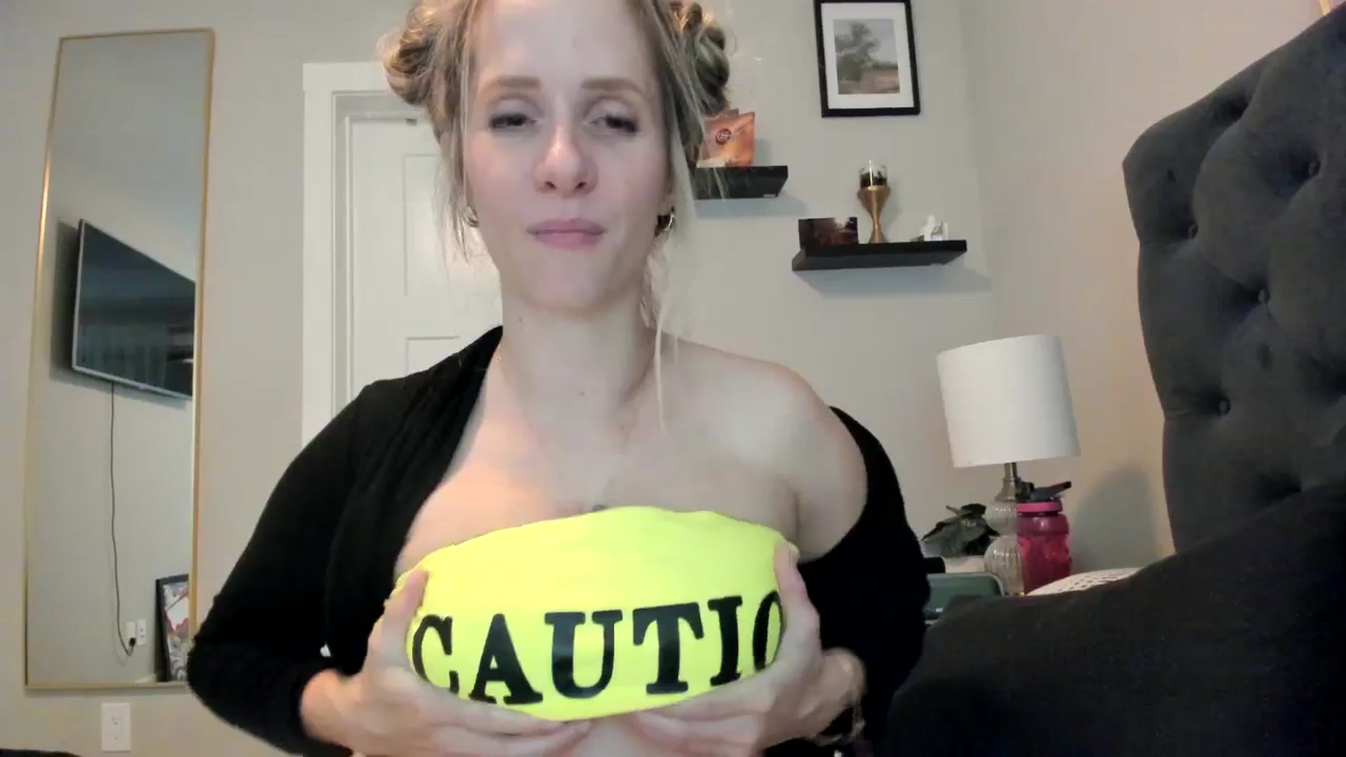 Gallery image thumbnail from Lucylux1's myfreecams stream on, 10/23/2023, 02:25 image 8 of 20