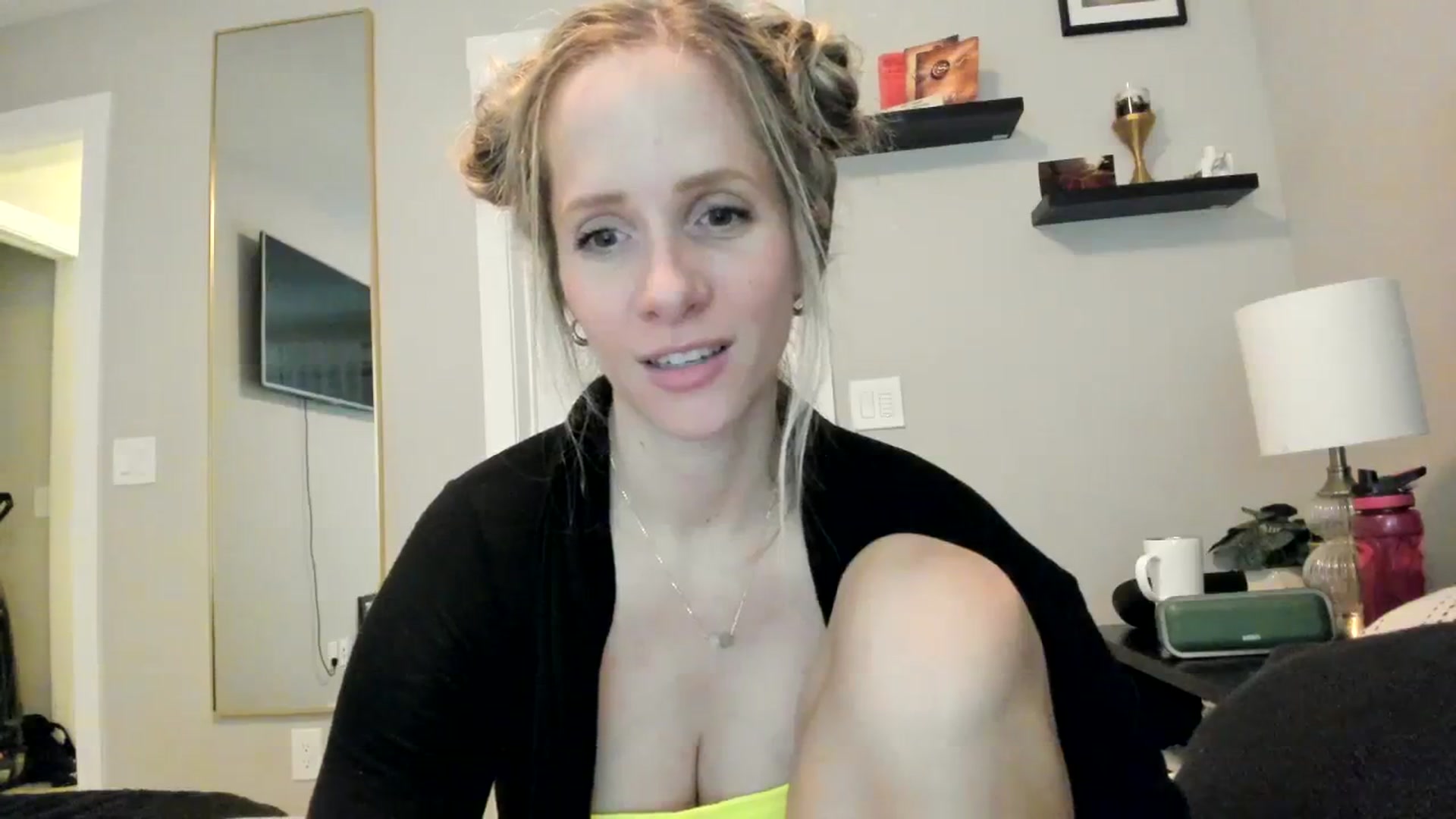 Gallery image thumbnail from Lucylux1's myfreecams stream on, 10/23/2023, 02:25 image 10 of 20