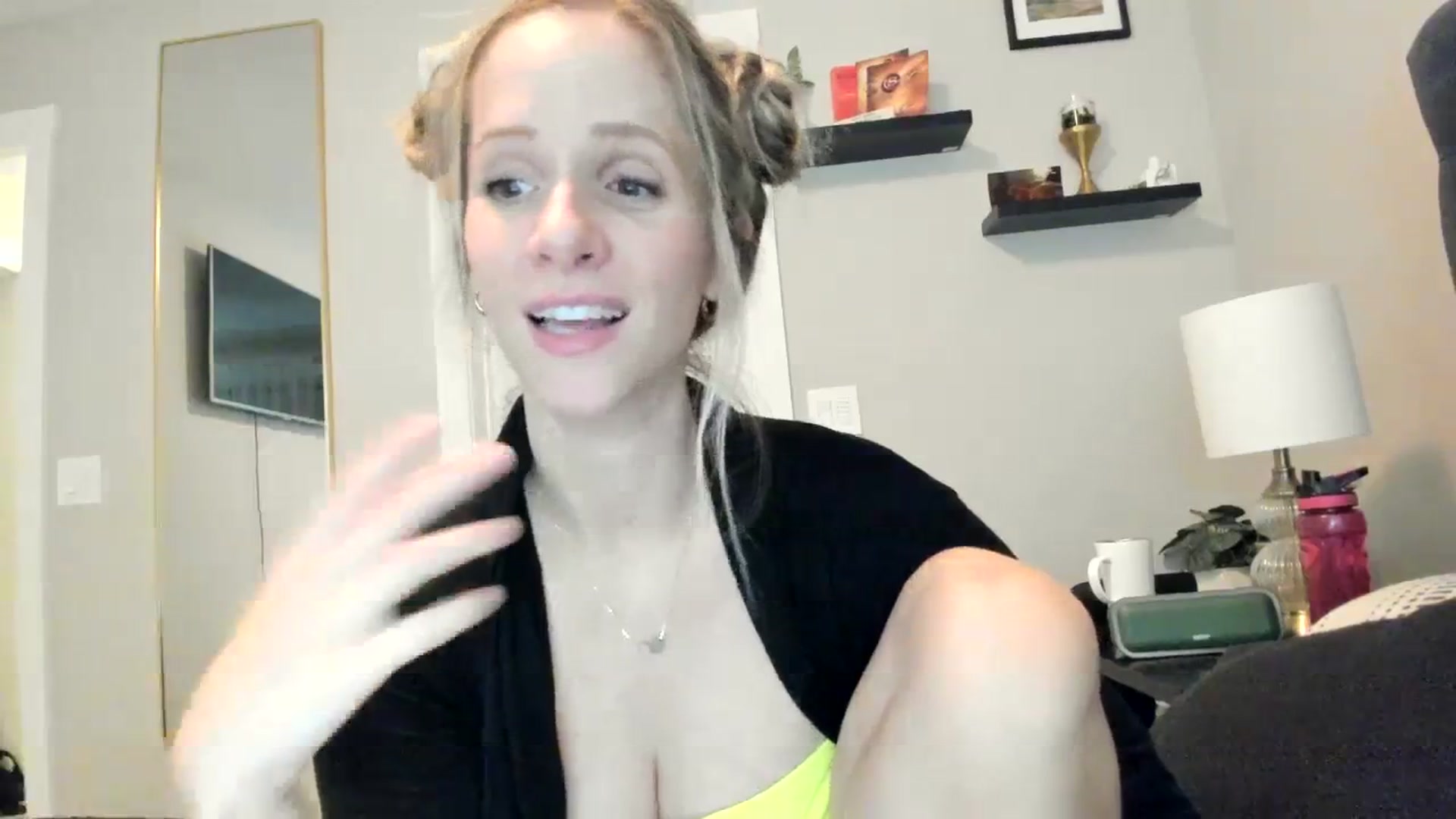 Gallery image thumbnail from Lucylux1's myfreecams stream on, 10/23/2023, 02:25 image 11 of 20