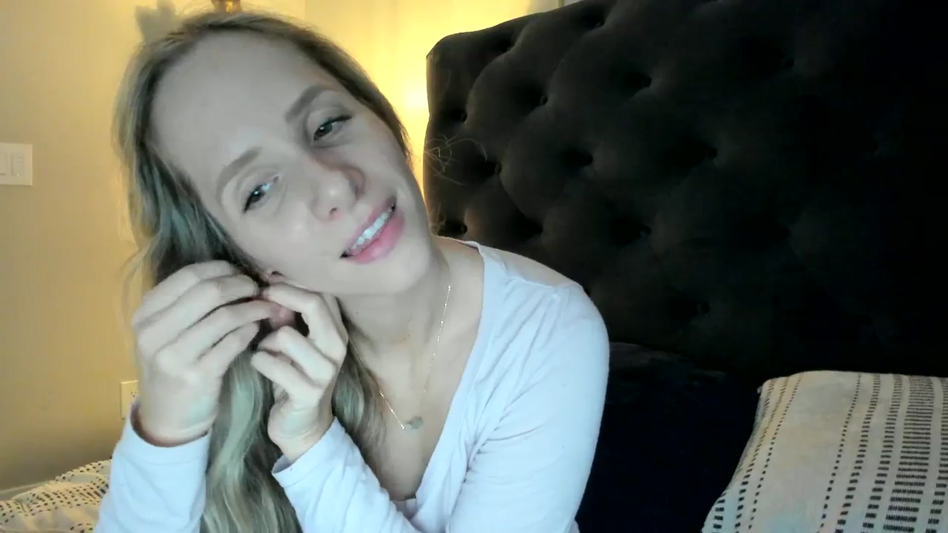 Gallery image thumbnail from Lucylux1's myfreecams stream on, 11/13/2023, 01:23 image 14 of 20