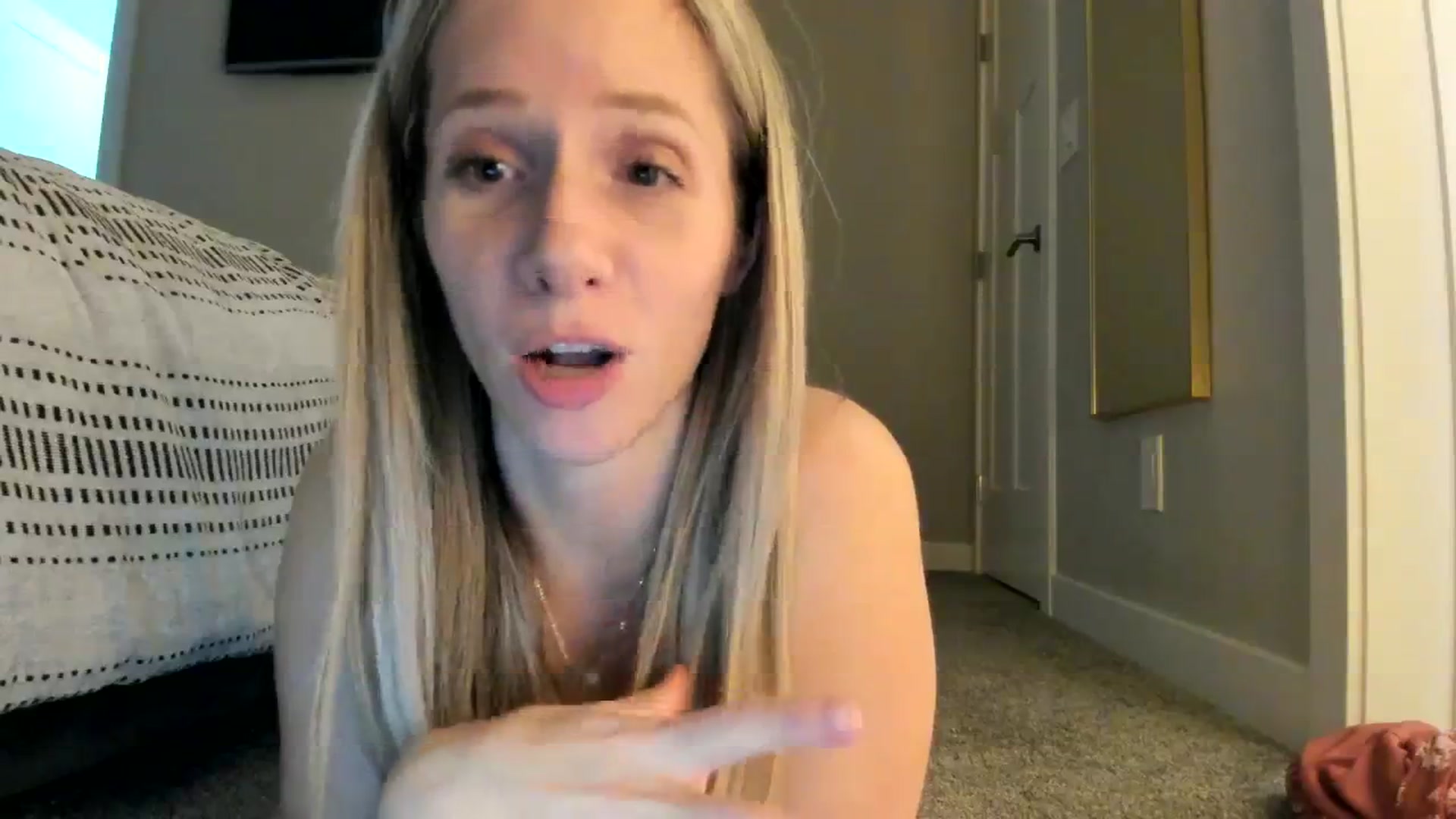 Gallery image thumbnail from Lucylux1's myfreecams stream on, 11/15/2023, 05:07 image 14 of 20