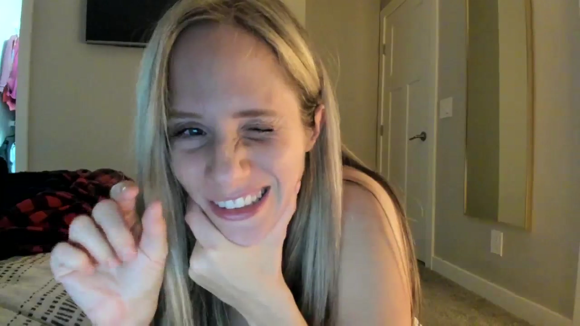 Gallery image thumbnail from Lucylux1's myfreecams stream on, 11/15/2023, 05:07 image 17 of 20