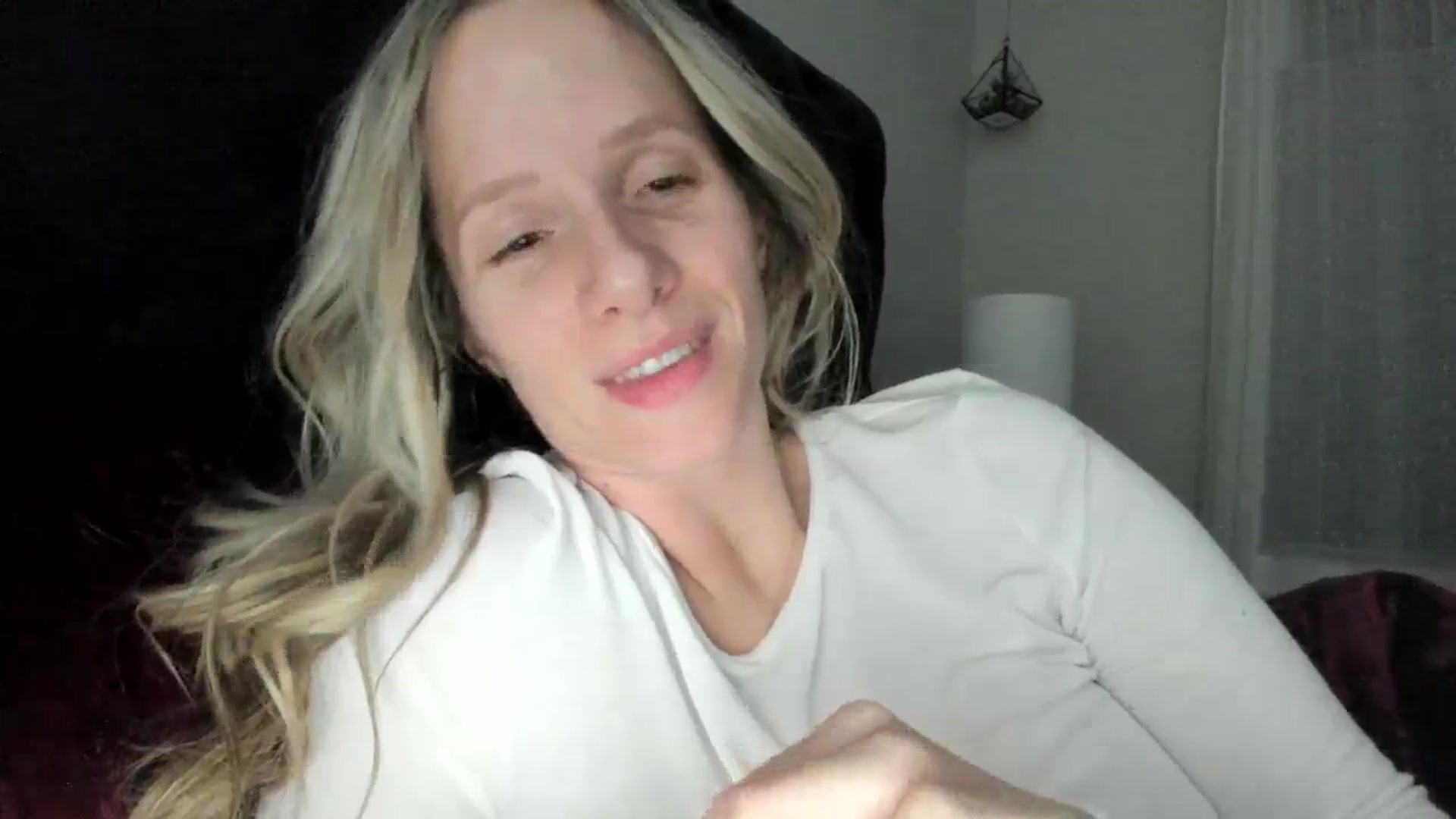 Gallery image thumbnail from Lucylux1's myfreecams stream on, 11/22/2023, 03:55 image 19 of 20