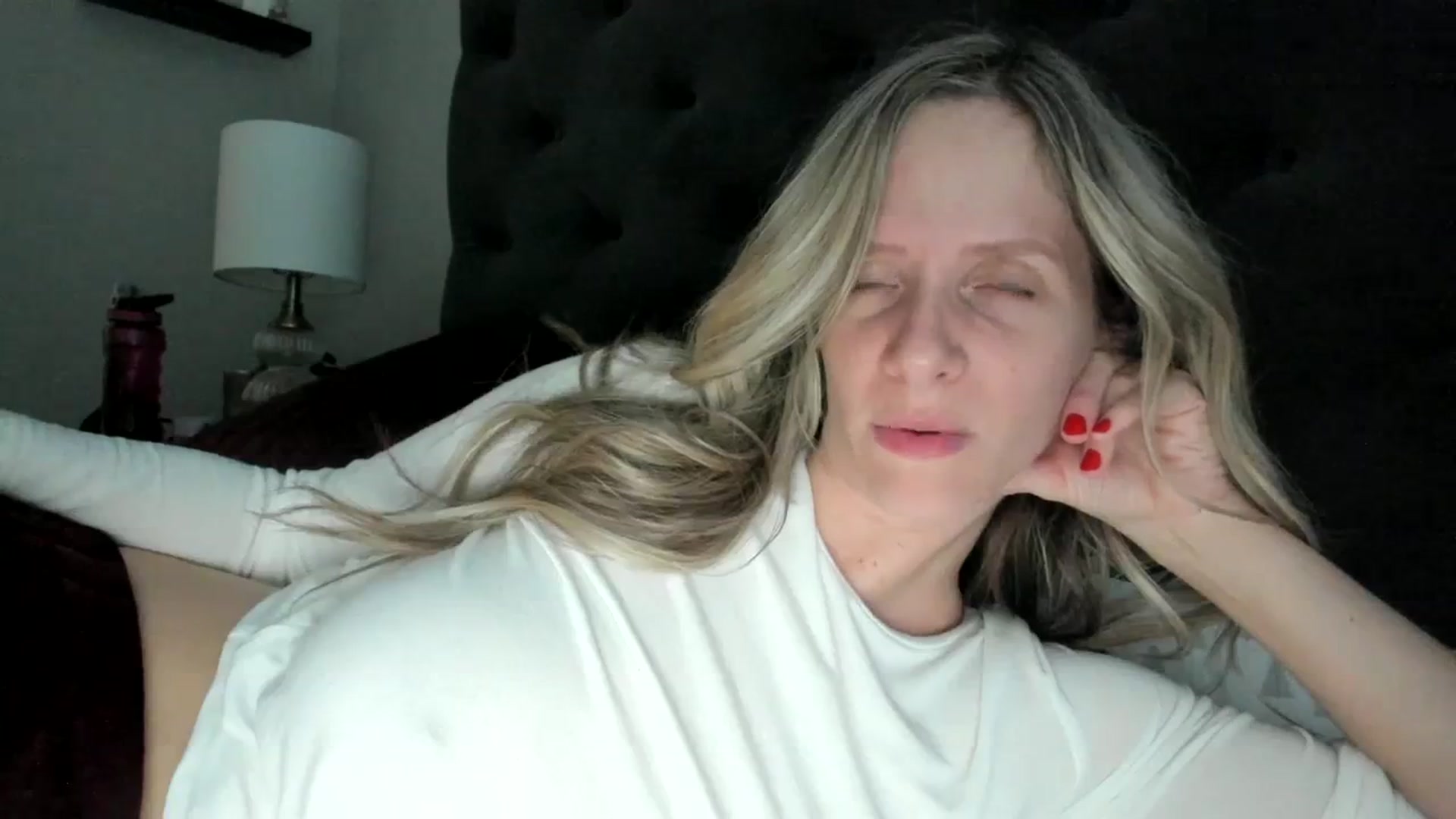 Gallery image thumbnail from Lucylux1's myfreecams stream on, 11/22/2023, 03:55 image 3 of 20