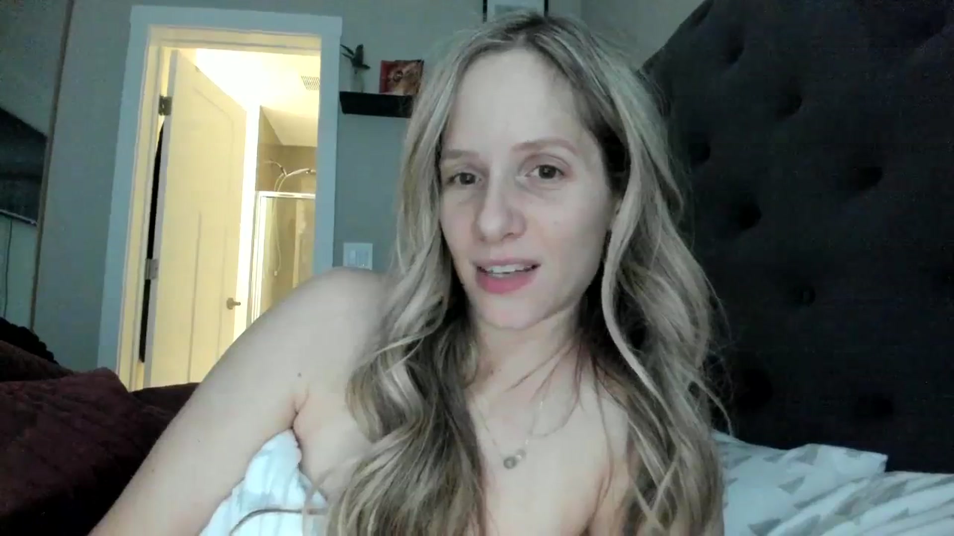 Gallery image thumbnail from Lucylux1's myfreecams stream on, 11/22/2023, 05:11 image 18 of 20