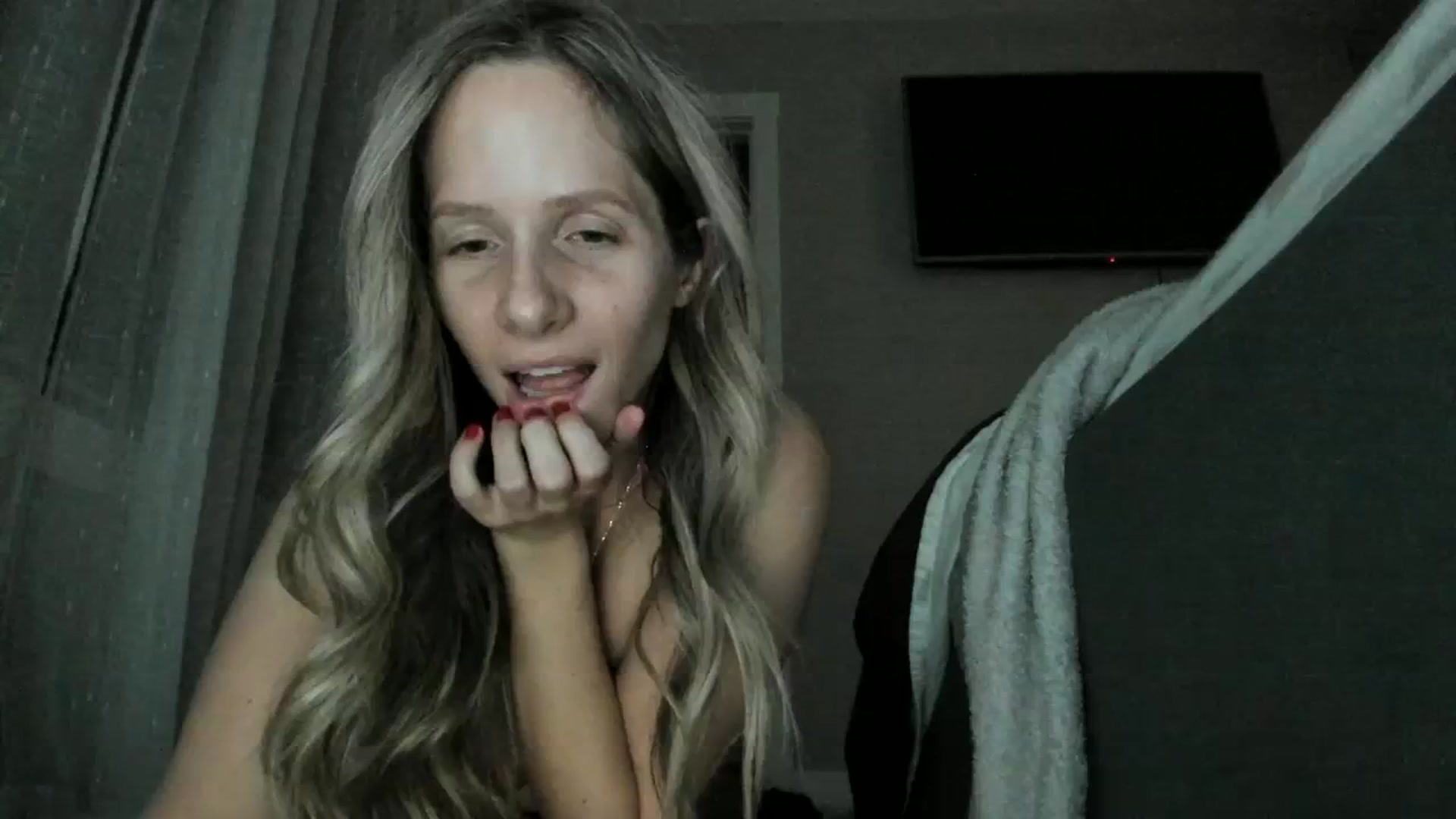 Gallery image thumbnail from Lucylux1's myfreecams stream on, 11/22/2023, 05:11 image 6 of 20
