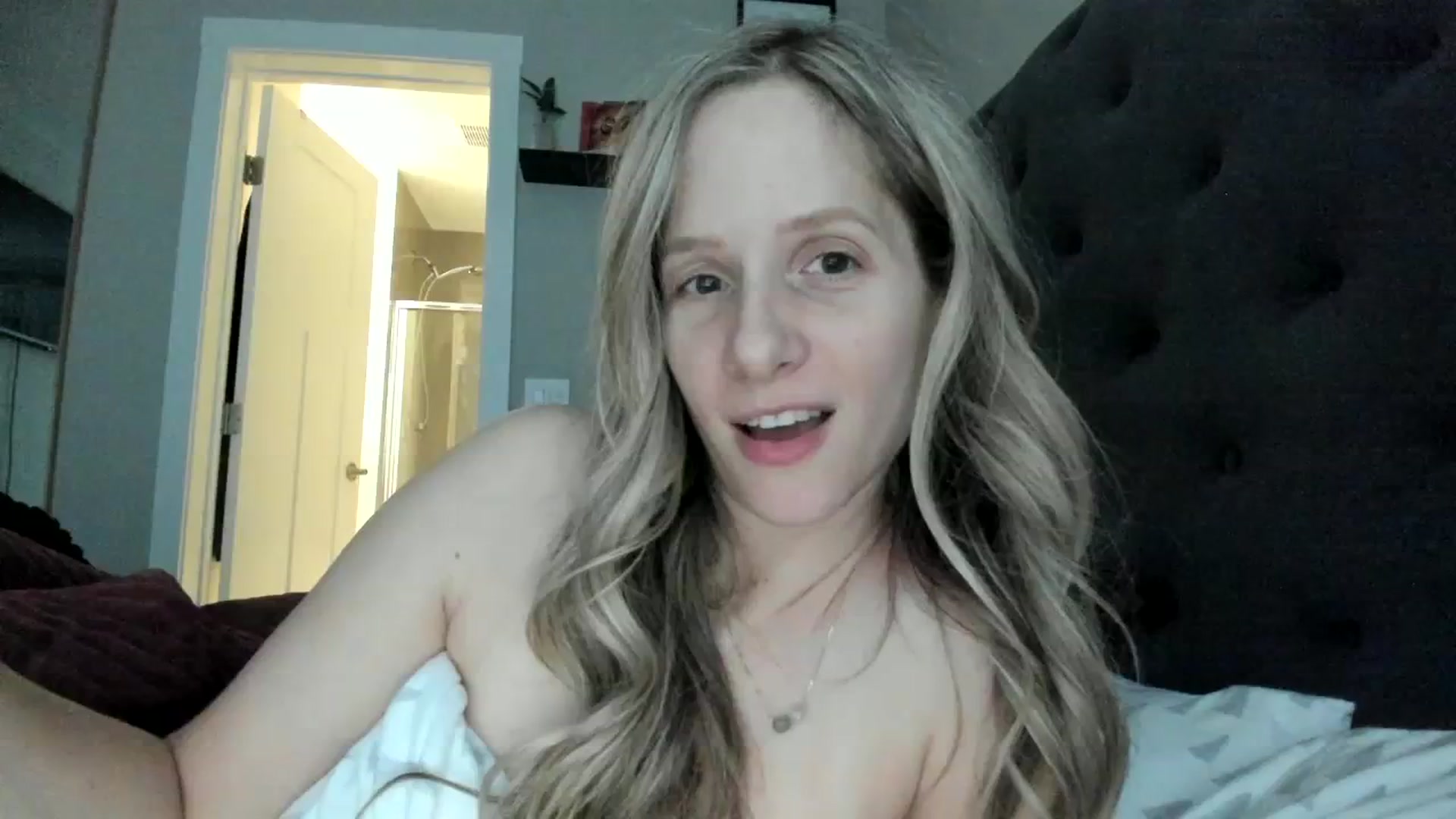 Gallery image thumbnail from Lucylux1's myfreecams stream on, 11/22/2023, 05:11 image 19 of 20