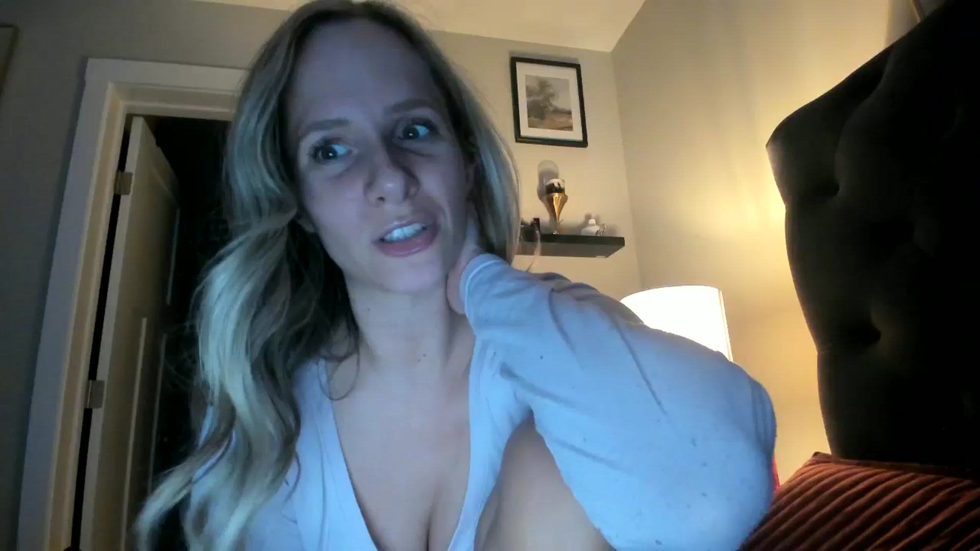 Gallery image thumbnail from Lucylux1's myfreecams stream on, 11/27/2023, 03:53 image 18 of 20