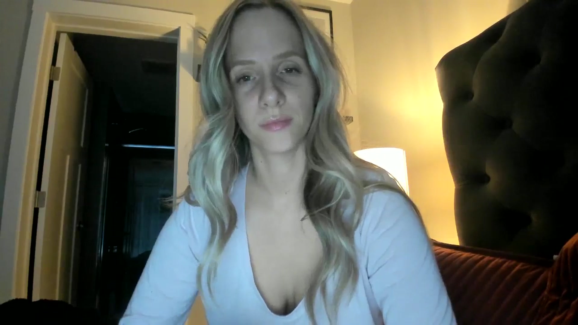 Gallery image thumbnail from Lucylux1's myfreecams stream on, 11/27/2023, 03:53 image 8 of 20