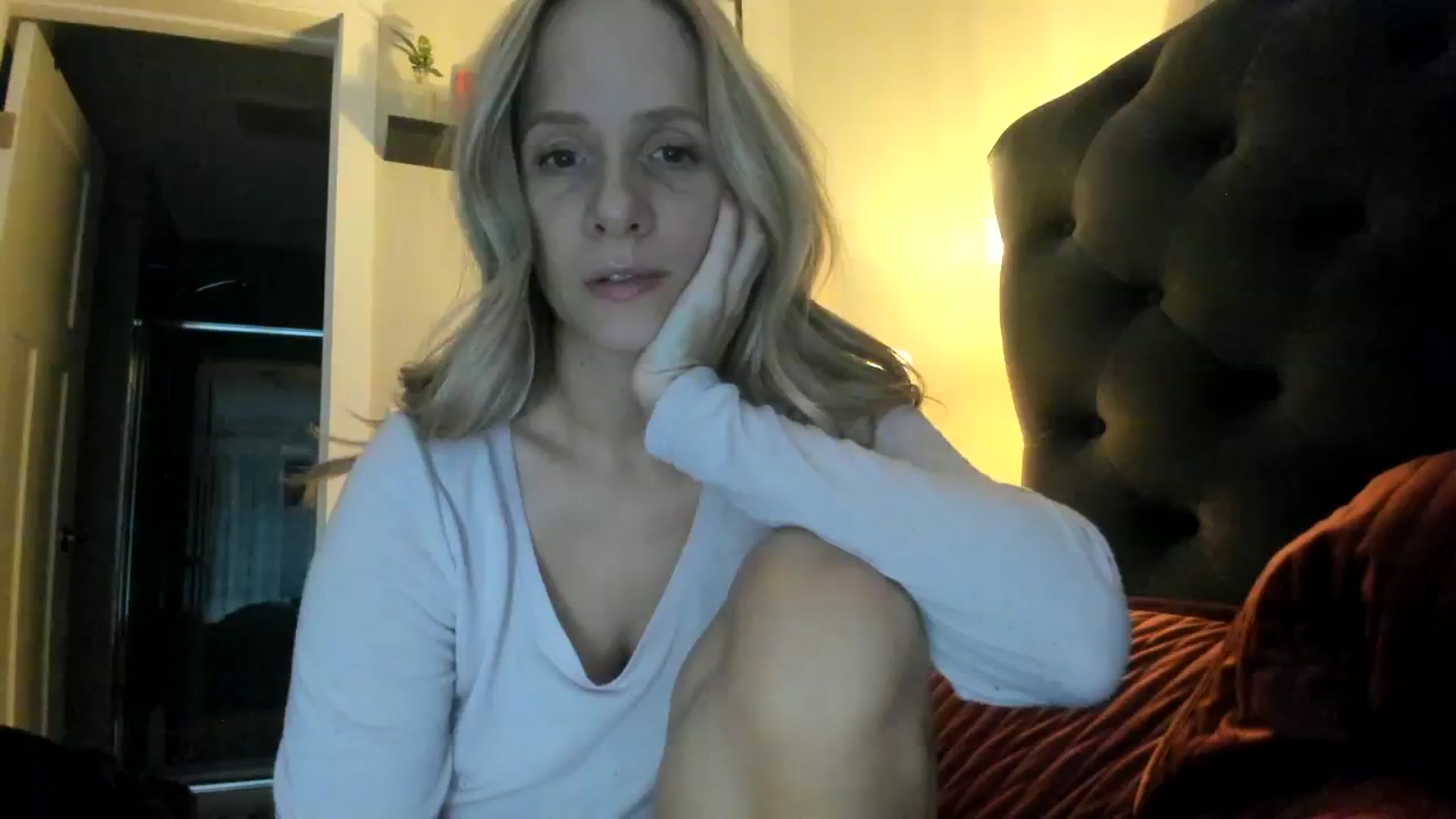 Gallery image thumbnail from Lucylux1's myfreecams stream on, 11/27/2023, 03:53 image 5 of 20