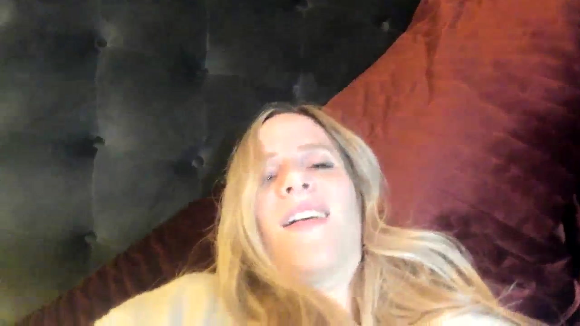 Gallery image thumbnail from Lucylux1's myfreecams stream on, 12/18/2023, 03:05 image 10 of 20