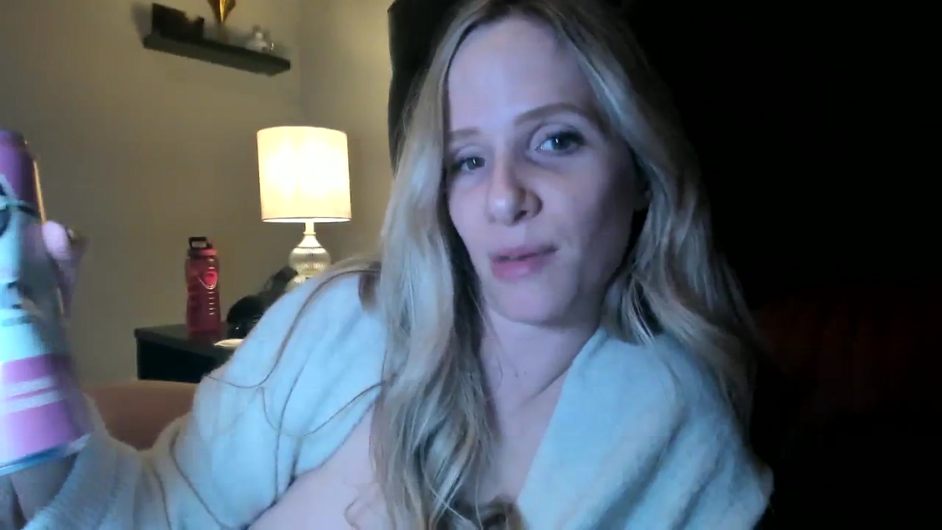 Gallery image thumbnail from Lucylux1's myfreecams stream on, 12/18/2023, 03:05 image 7 of 20
