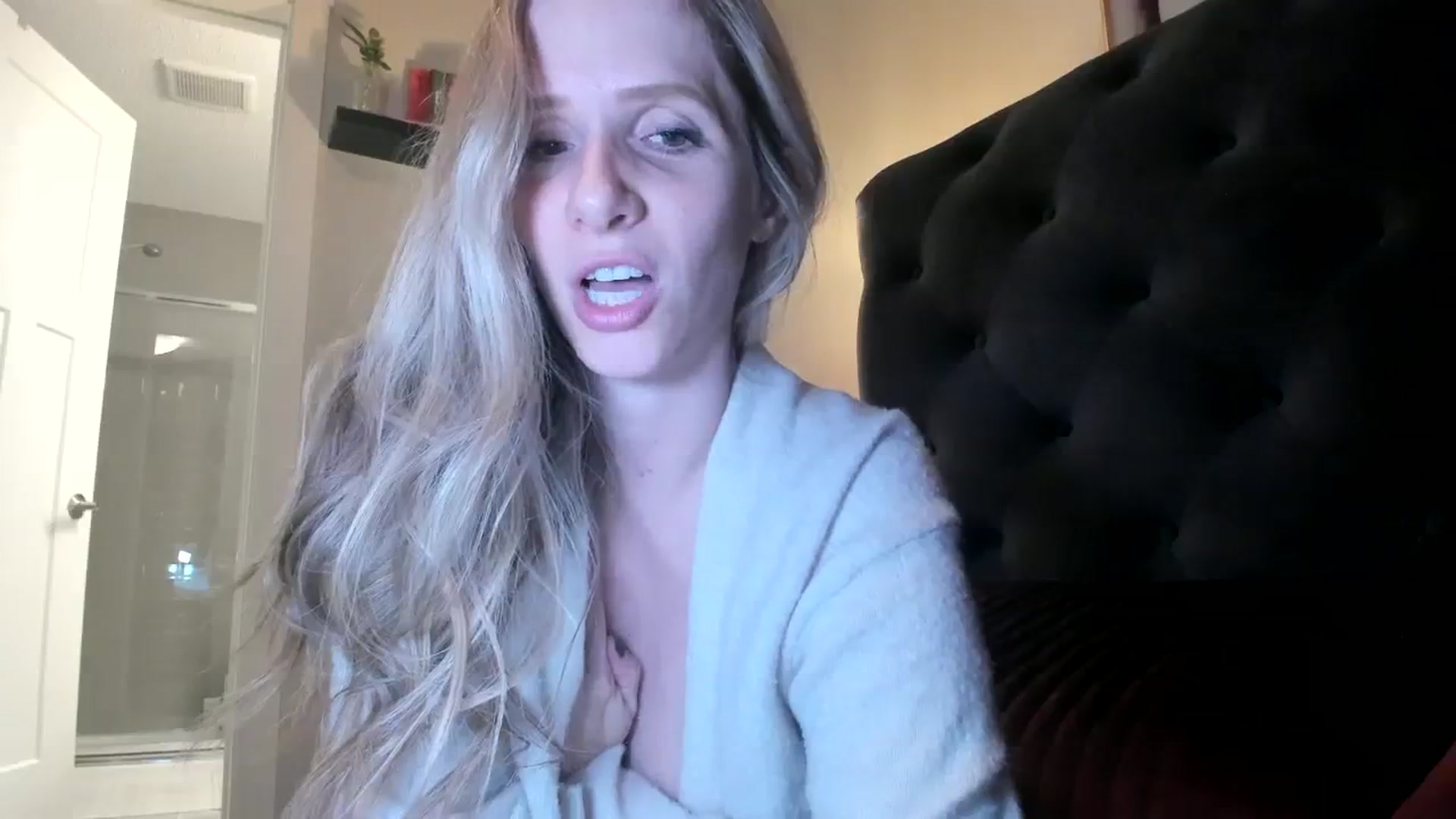 Gallery image thumbnail from Lucylux1's myfreecams stream on, 12/18/2023, 03:05 image 3 of 20