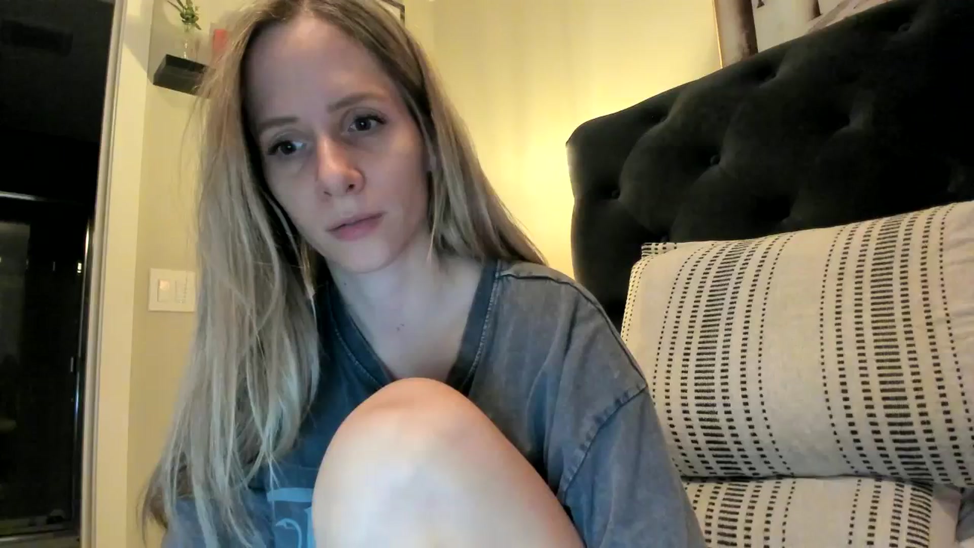 Gallery image thumbnail from Lucylux1's myfreecams stream on, 12/27/2023, 03:59 image 19 of 20